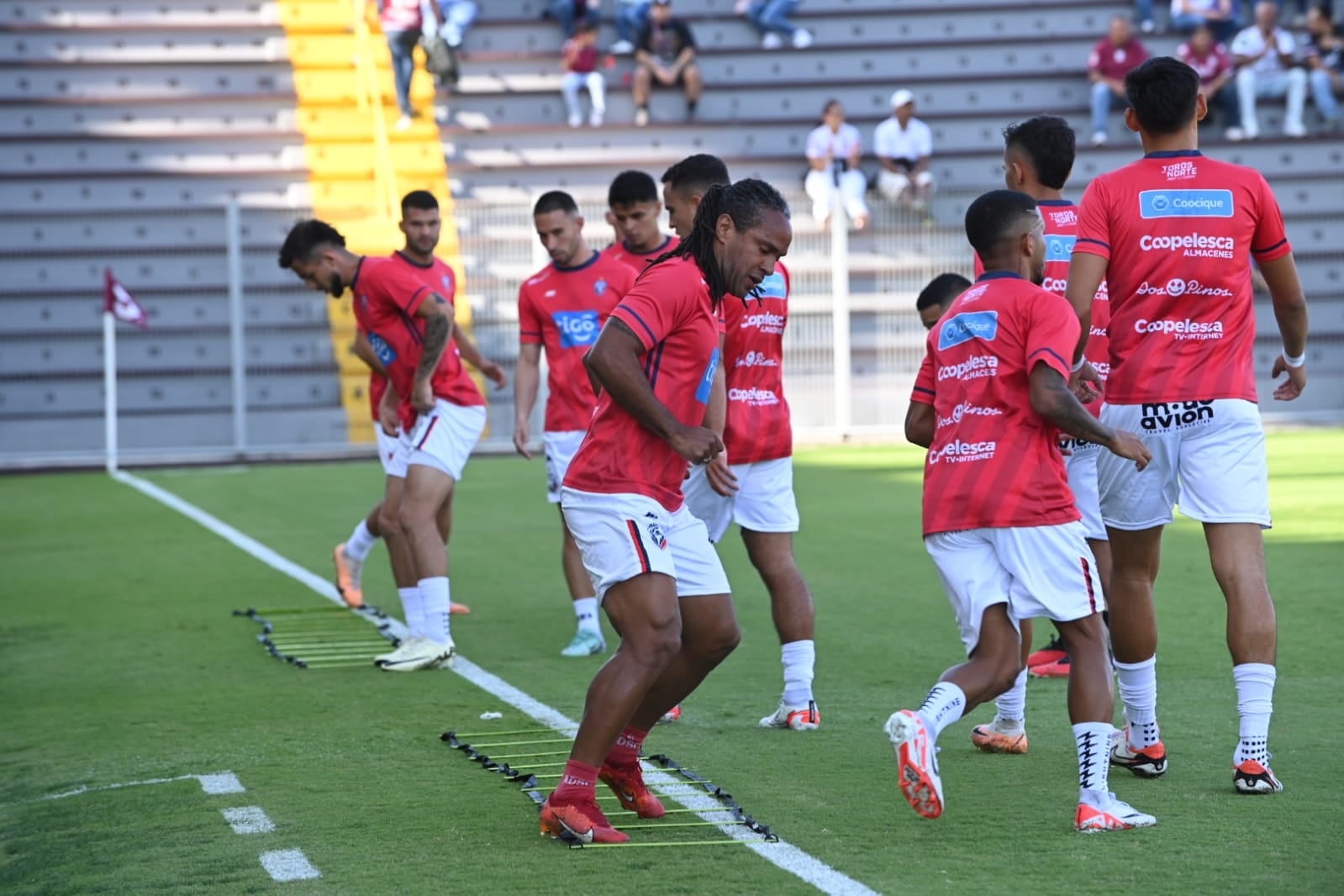 Jonathan McDonald llega al duelo frente a Saprissa como goleador nacional. Fotografía: Albert Marín