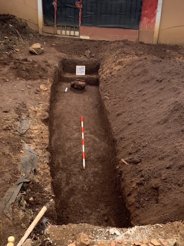 Excavación arqueológica en Carrillos de Poás, Alajuela, donde se descubrió un entierro precolombino con cerámica en excelente estado de conservación.