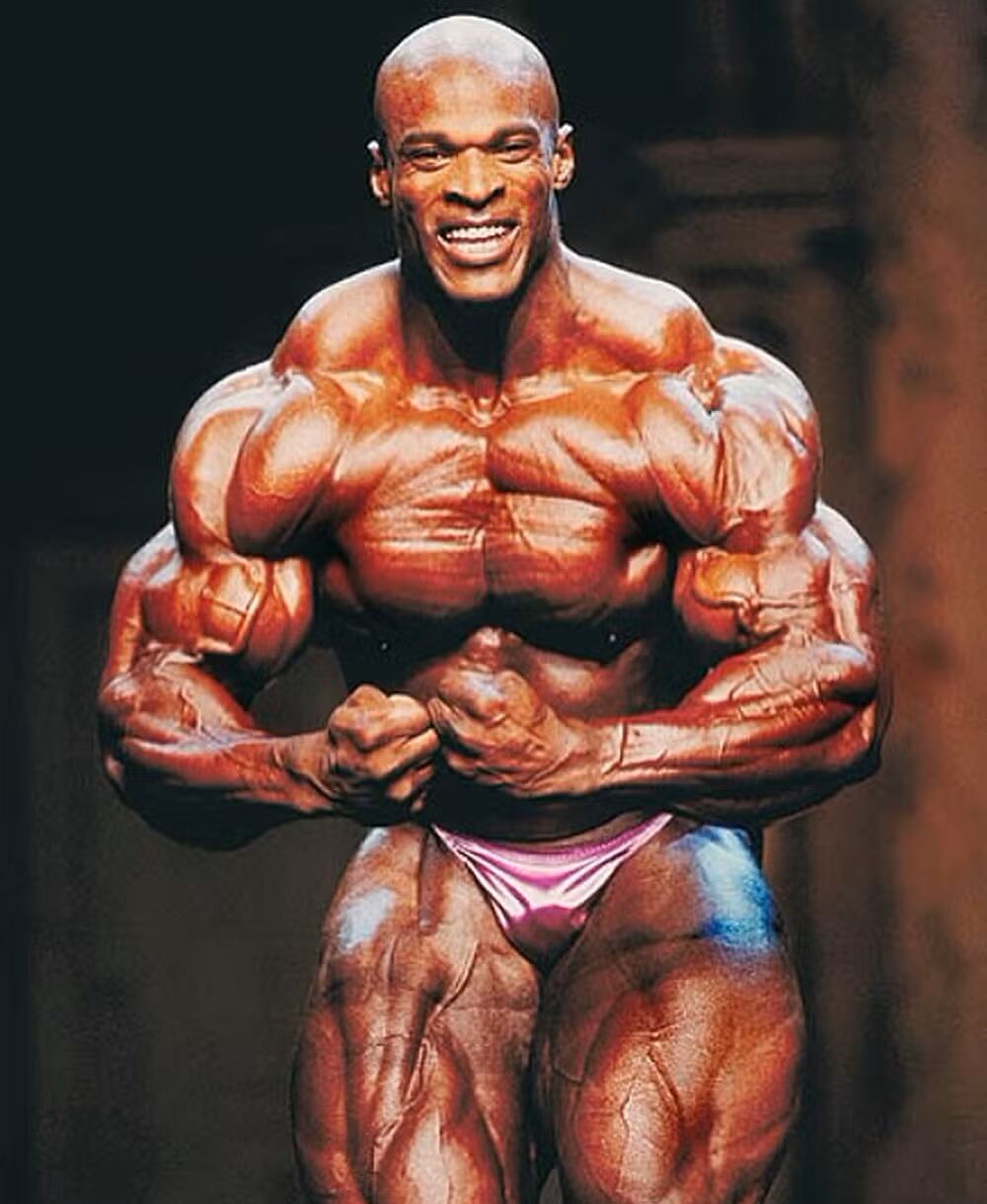 Ronnie Coleman lucha por su salud tras ser internado con una infección en la sangre. Médicos observan progresos en su recuperación.