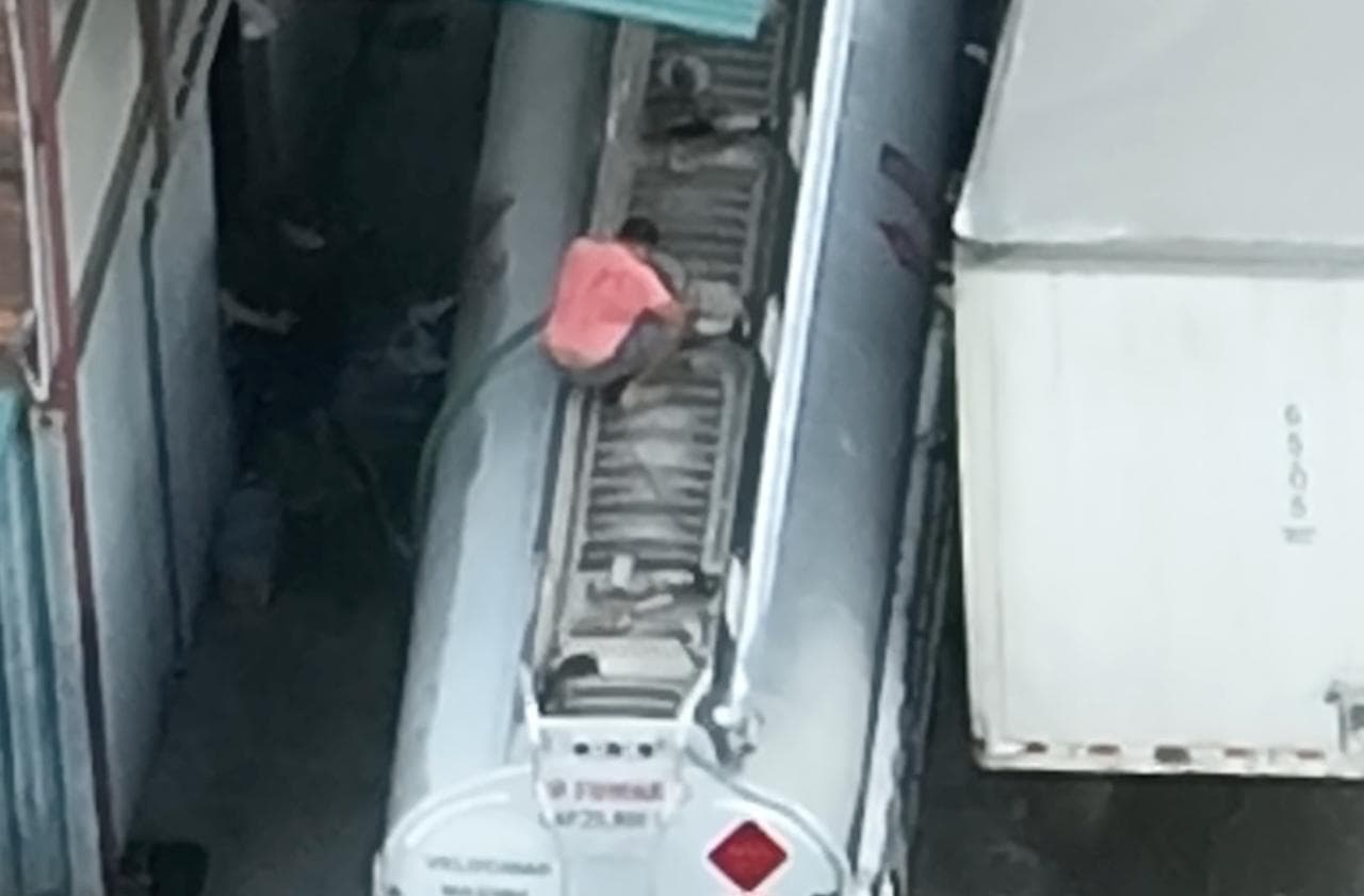 Agentes del OIJ de Limón vigilaron con un dron a miembros del grupo criminal de alias Chon, mientras abastecían un camión cisterna con combustible robado a Recope. Las imágenes está en el expediente del Caso Portus.