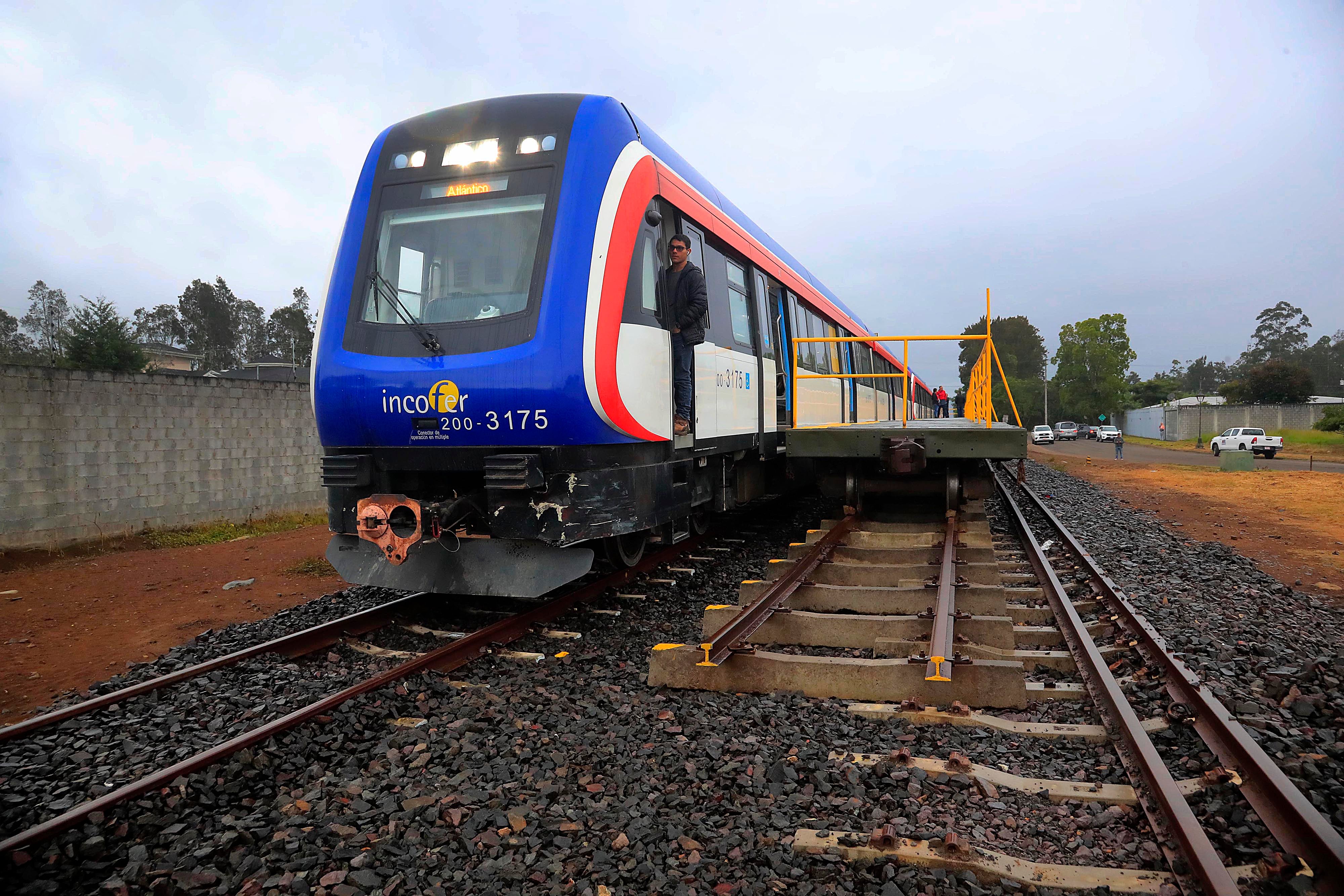 18/09/2023 Paraíso de Cartago. A las 6:05 a.m. partió, unos dos kilómetros antes del centro de este cantón brumoso, el primer tren con rumbo a San José. Entre los aproximadamente veinte pasajeros hubo estudiantes, trabajadores e incluso quienes aprovecharon el viaje para asistir a una cita médica.