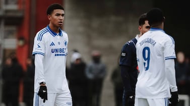 Kenay Myrie ya sintió la ‘pierna fuerte’ del fútbol europeo (video)