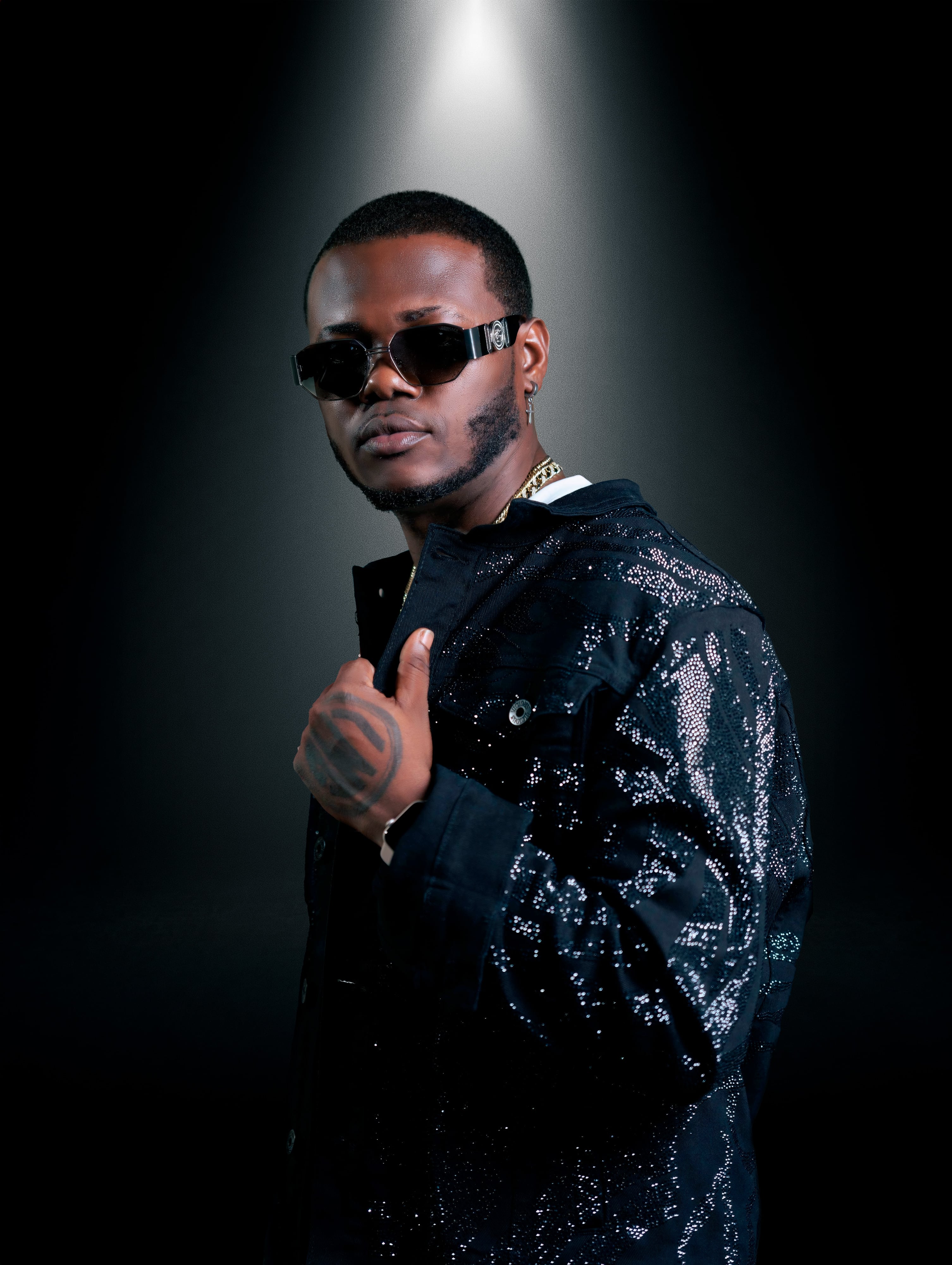 El artista urbano Key-Key, es un cantante hondureño de Latin urban/Afrobeat que se hizo viral con el tema “Tengo un Plan”.