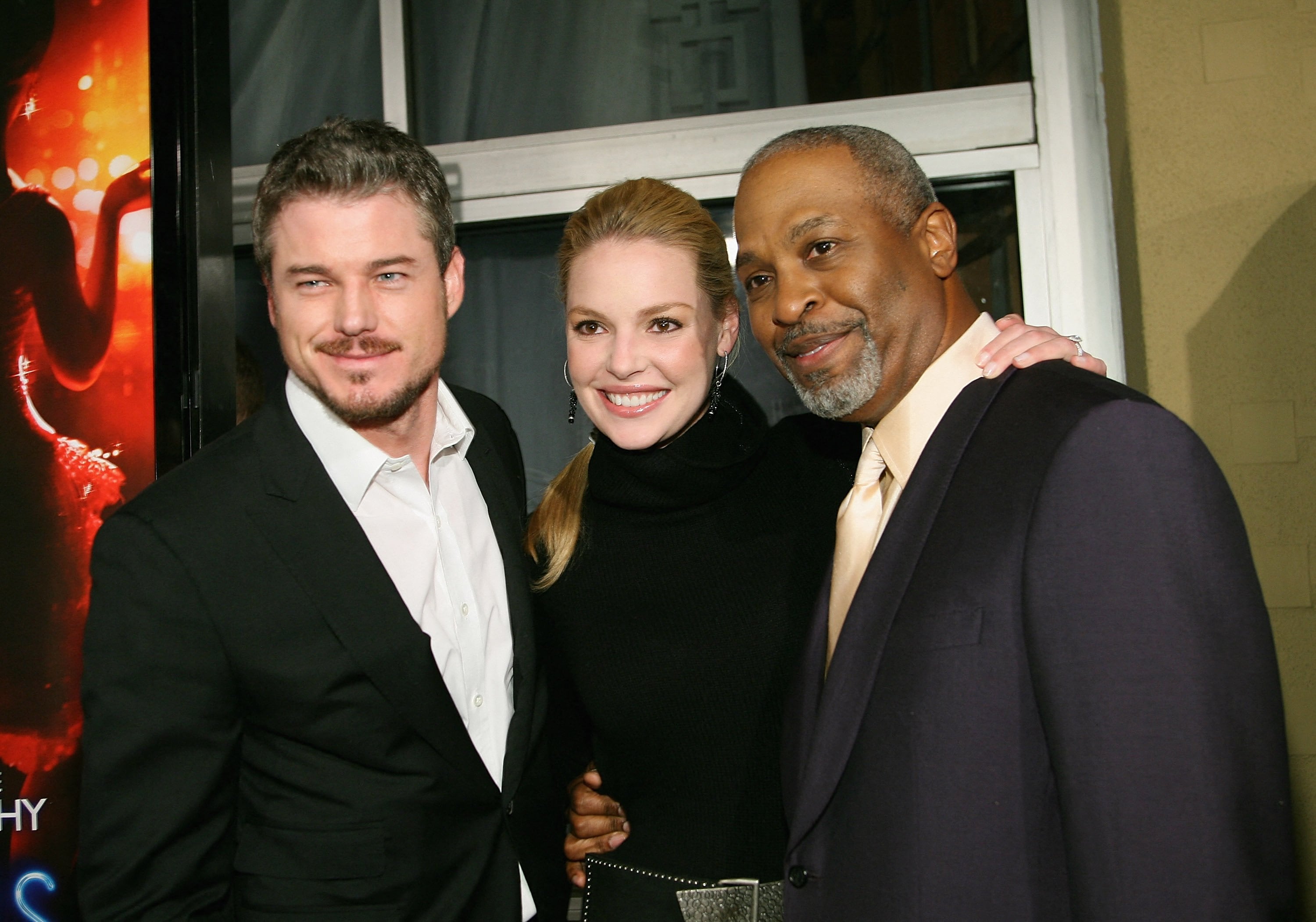 El actor Eric Dane, la actriz Katherine Heigl y el actor James T. Pickens llegan al estreno de «Dreamgirls», de Paramount Pictures, en el Wilshire Theatre el 11 de diciembre de 2006 en Los Ángeles, California.