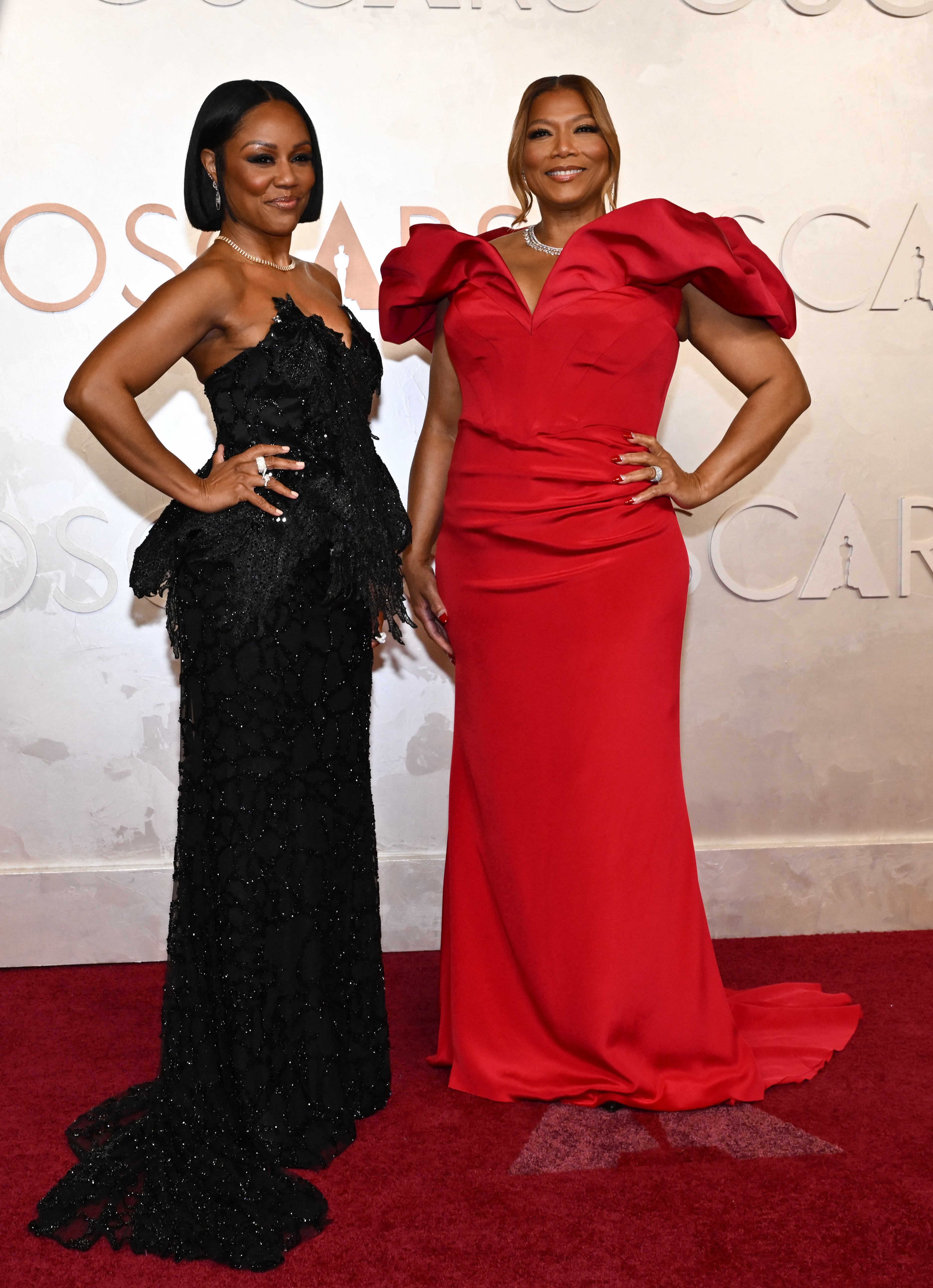 La rapera Queen Latifah y la coreógrafa Eboni Nichols en la ceremonia de los premios Óscar.