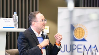 Eli Feinzaig participa, con cuatro costillas fracturadas, en primera actividad electoral tras accidente que cobró la vida de su asesora