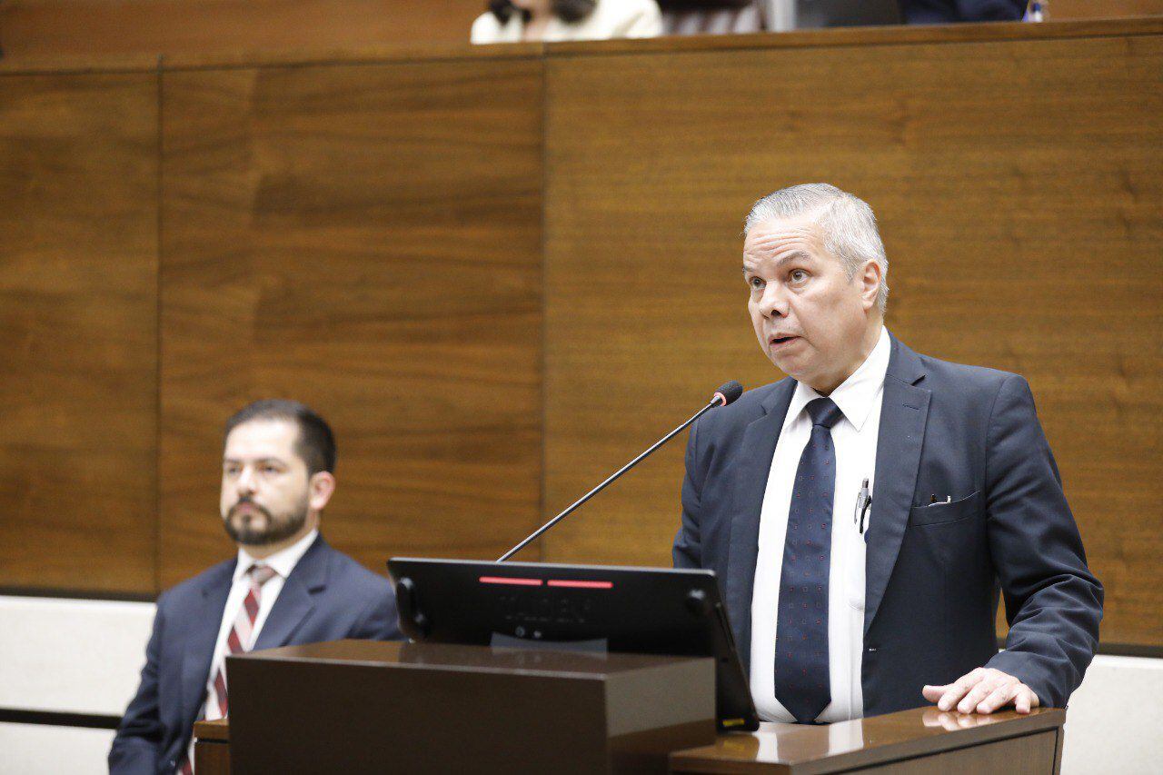 El presidente del BCCR, Róger Madrigal, compareció este miércoles ante el plenario de la Asamblea Legislativa. Lo acompañó Alonso Alfaro, economista jefe del Banco Central.