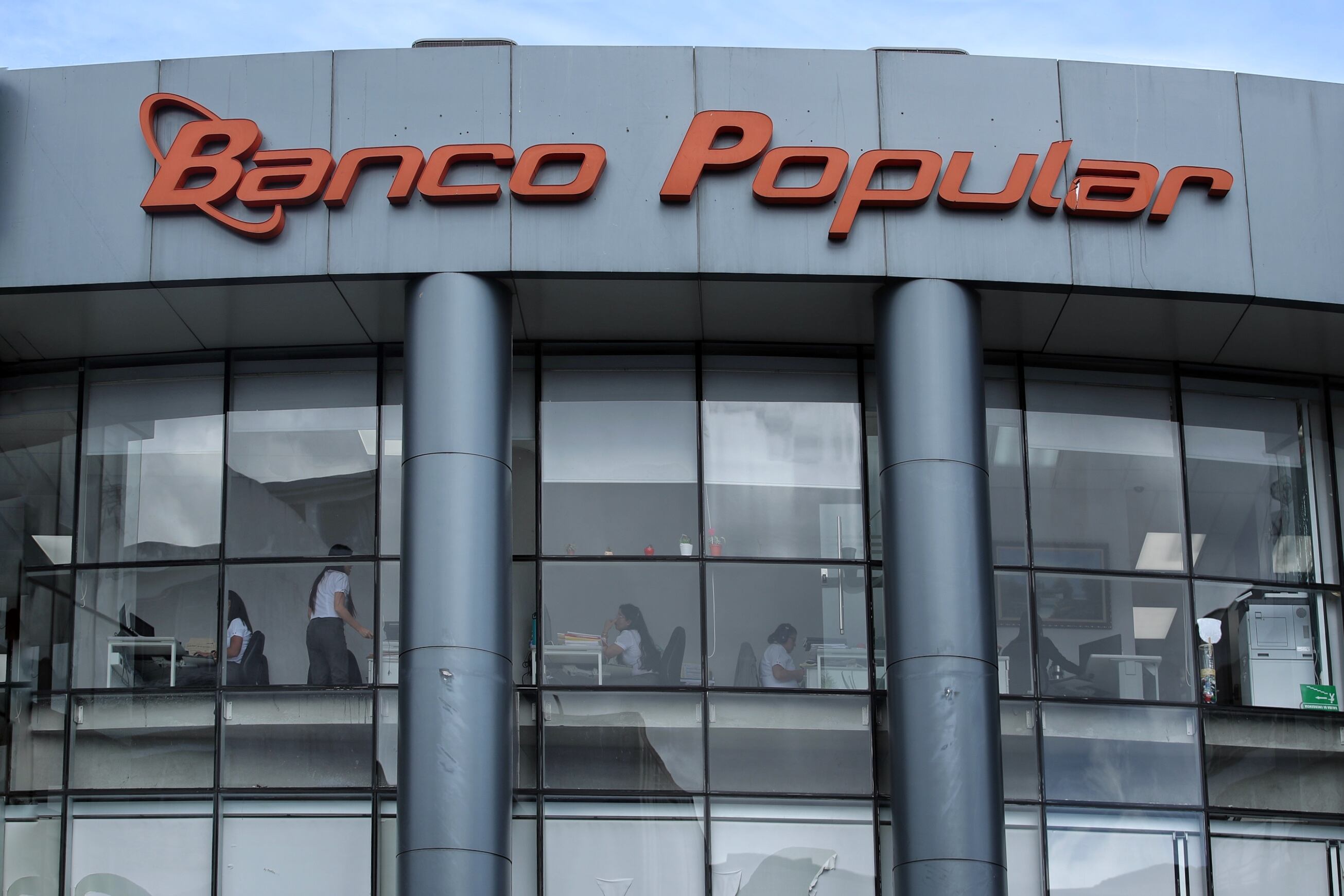 13/02/2024/ recorrido por bancos. Diferentes ángulos de sus fachadas / en la imagen Banco Popular en San José centro / Foto John Durán