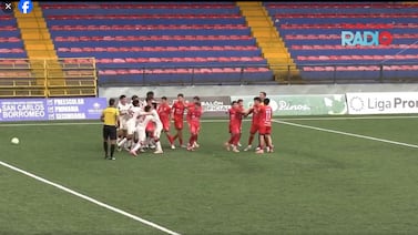 Hijo de Allan Alemán se sale de control y agrede a un joven de San Carlos en partido de Saprissa