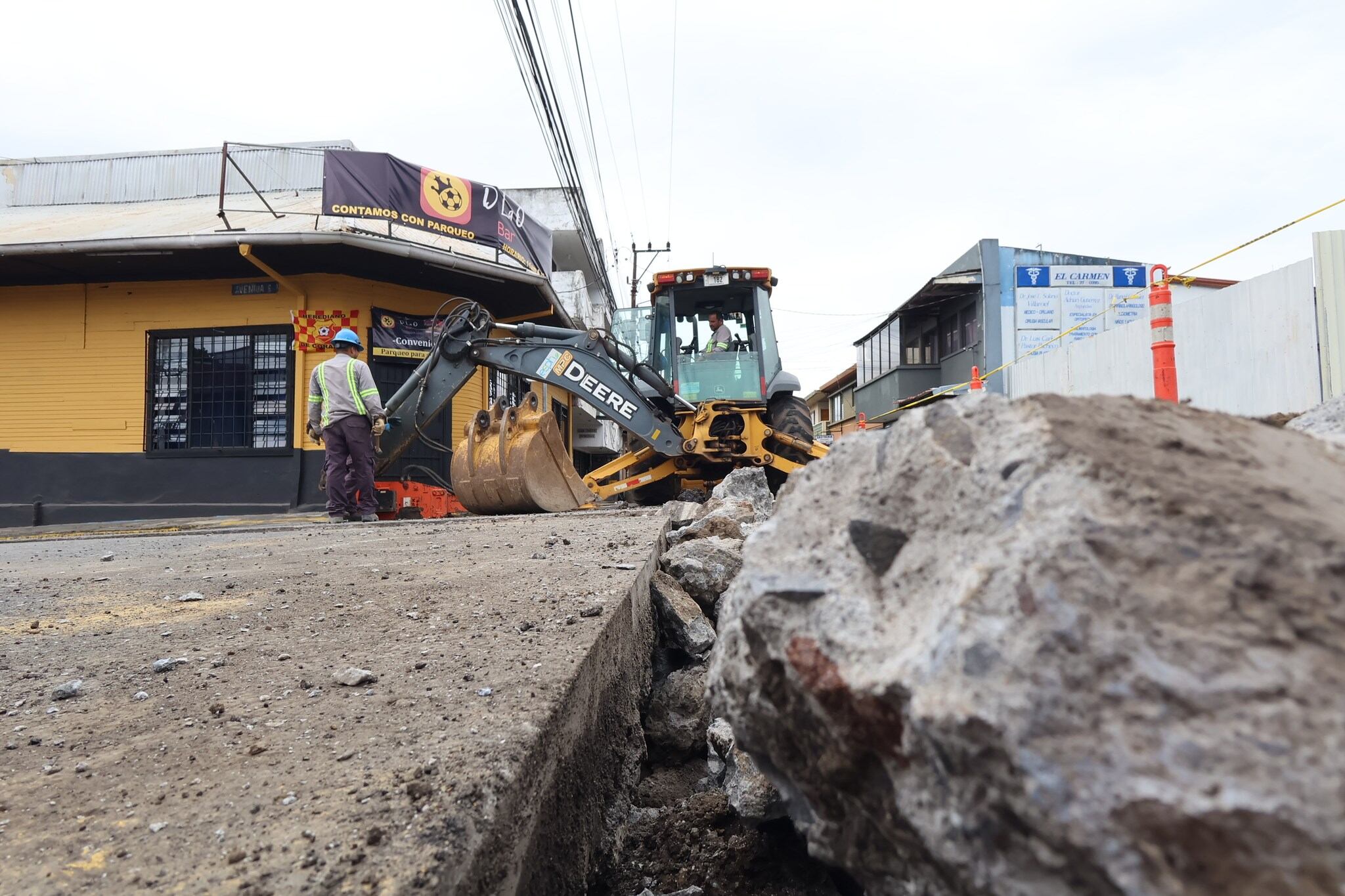 Detalle de parte de las obras de sustitución de alcantarillado en Heredia a cargo de la ESPH. Fotografía: