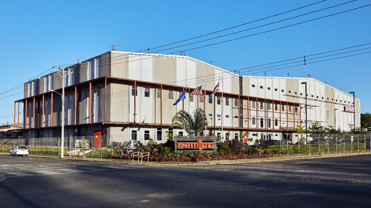 Samtec es una empresa norteamericana, con casa matriz en Indiana, Estados Unidos. Fundada en 1976, cuenta con más de 5.000 empleados alrededor del mundo, de los cuales más de 1.000 trabajan en Costa Rica