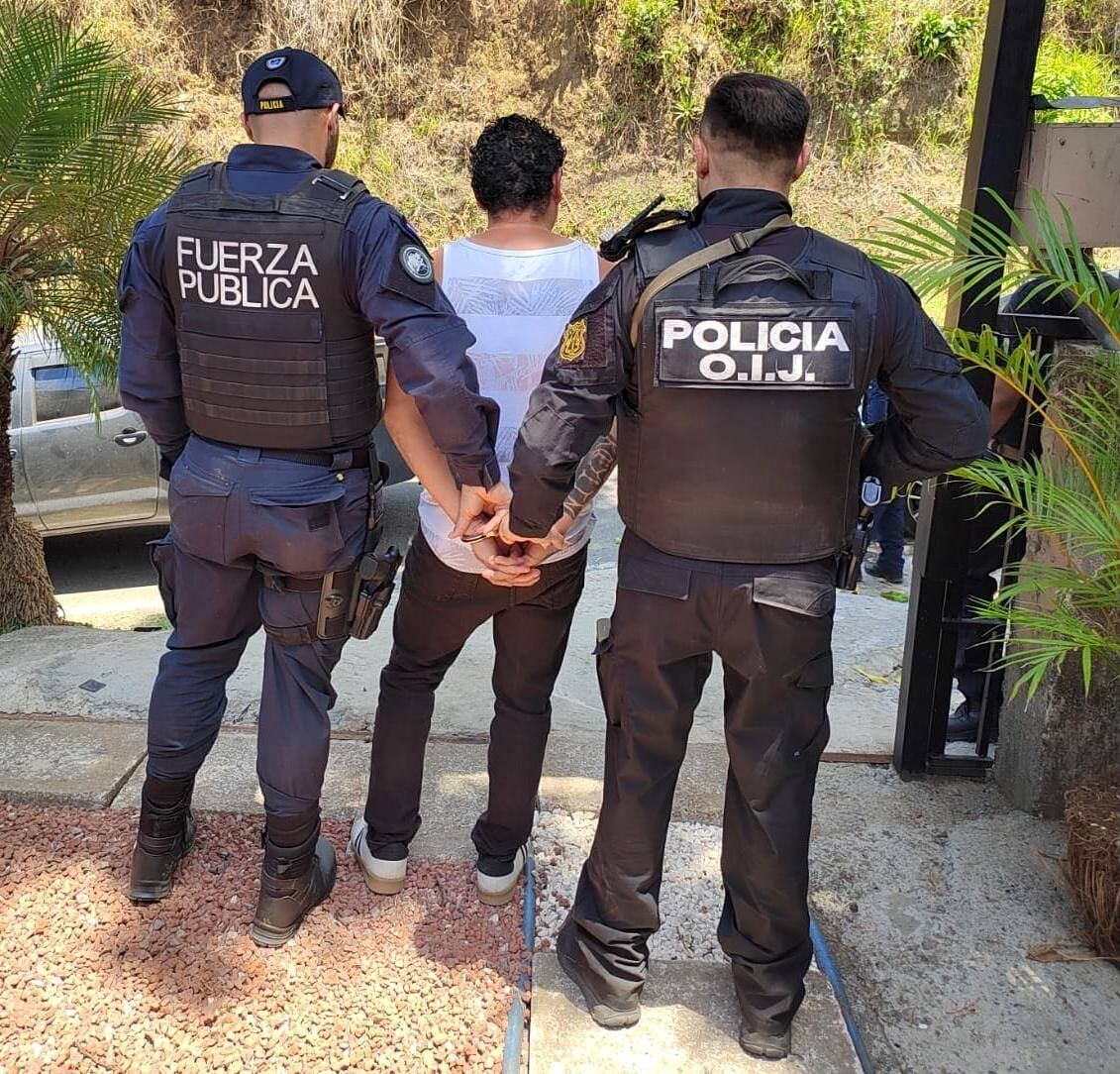 Al sujeto, cuya identidad no trascendió, se le incautó sustancias prohibidas, dinero en efectivo y un arma hechiza. Fotografía: