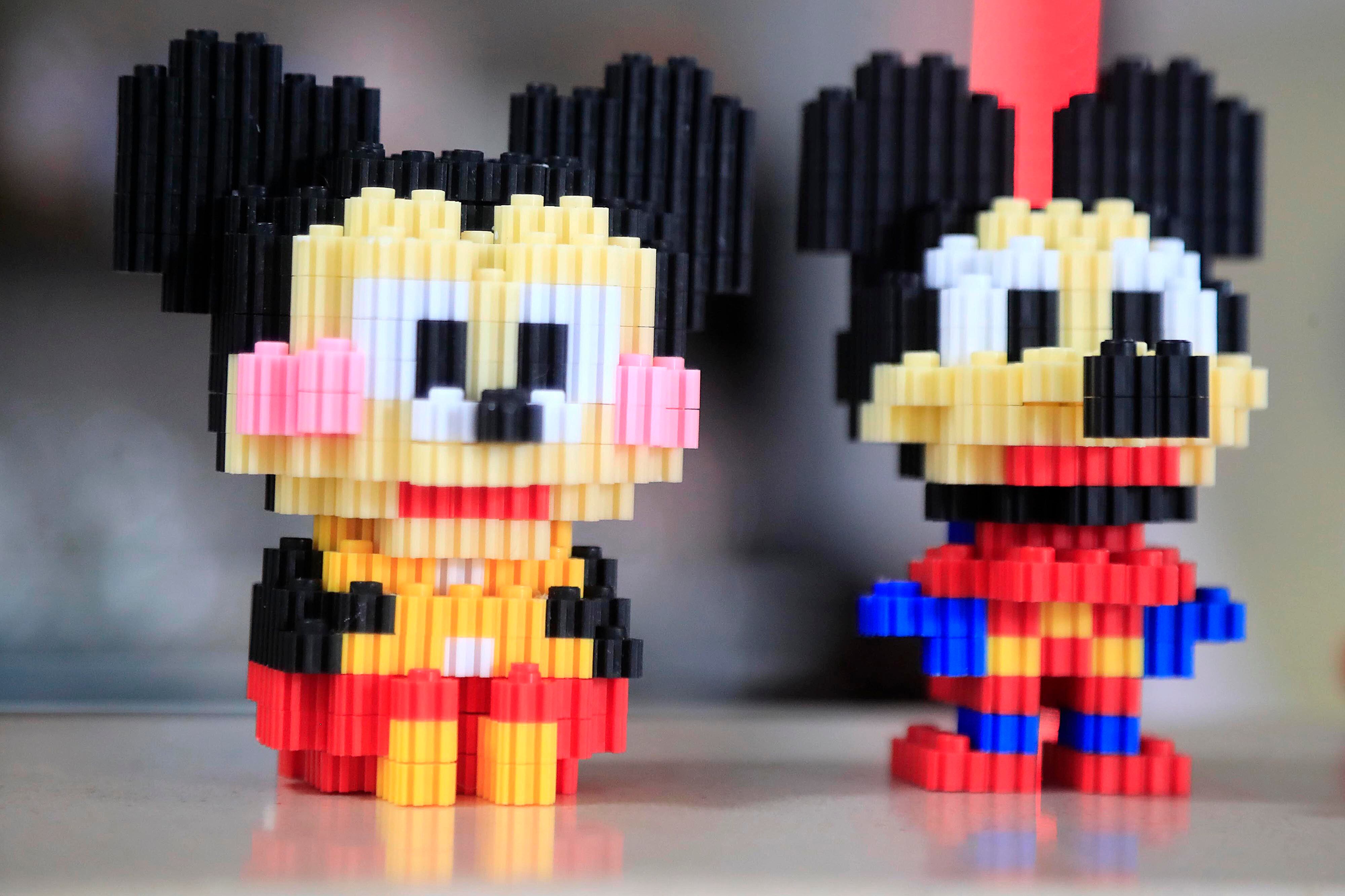 11/10/2023 Cartago. Frente a la esquina noreste de la Basílica de los Angeles abrió sus puertas, hace pocos días, una cafetería muy especial. Se trata de Mickey’s House Cafetería, inspirada en la icónica figura de Disney, donde no solo el ambiente sino la comida y buena atención, lo esperan todos los días hasta las 8:00 p.m.