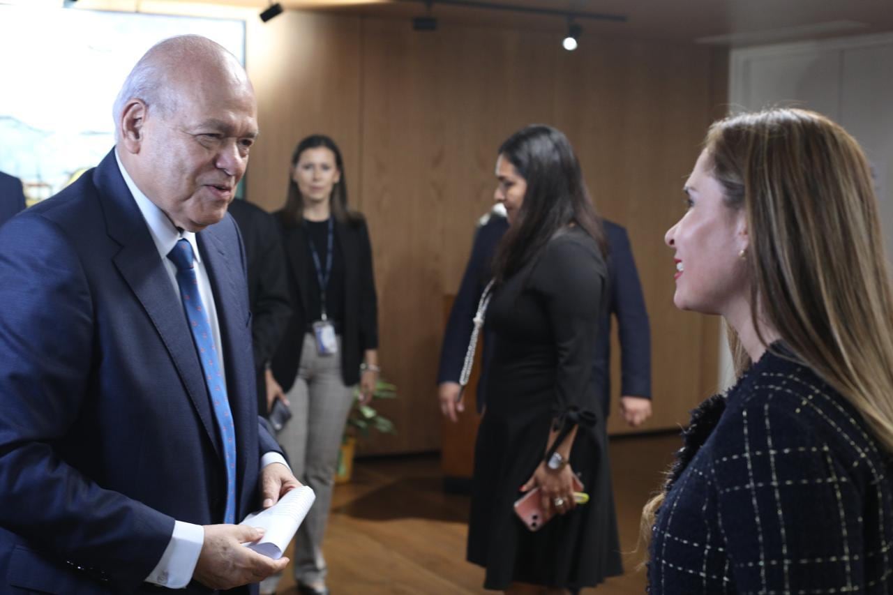 Cita de Yara Jiménez y Orlando Aguirre concluye sin acuerdo sobre elección de suplentes para Sala Constitucional