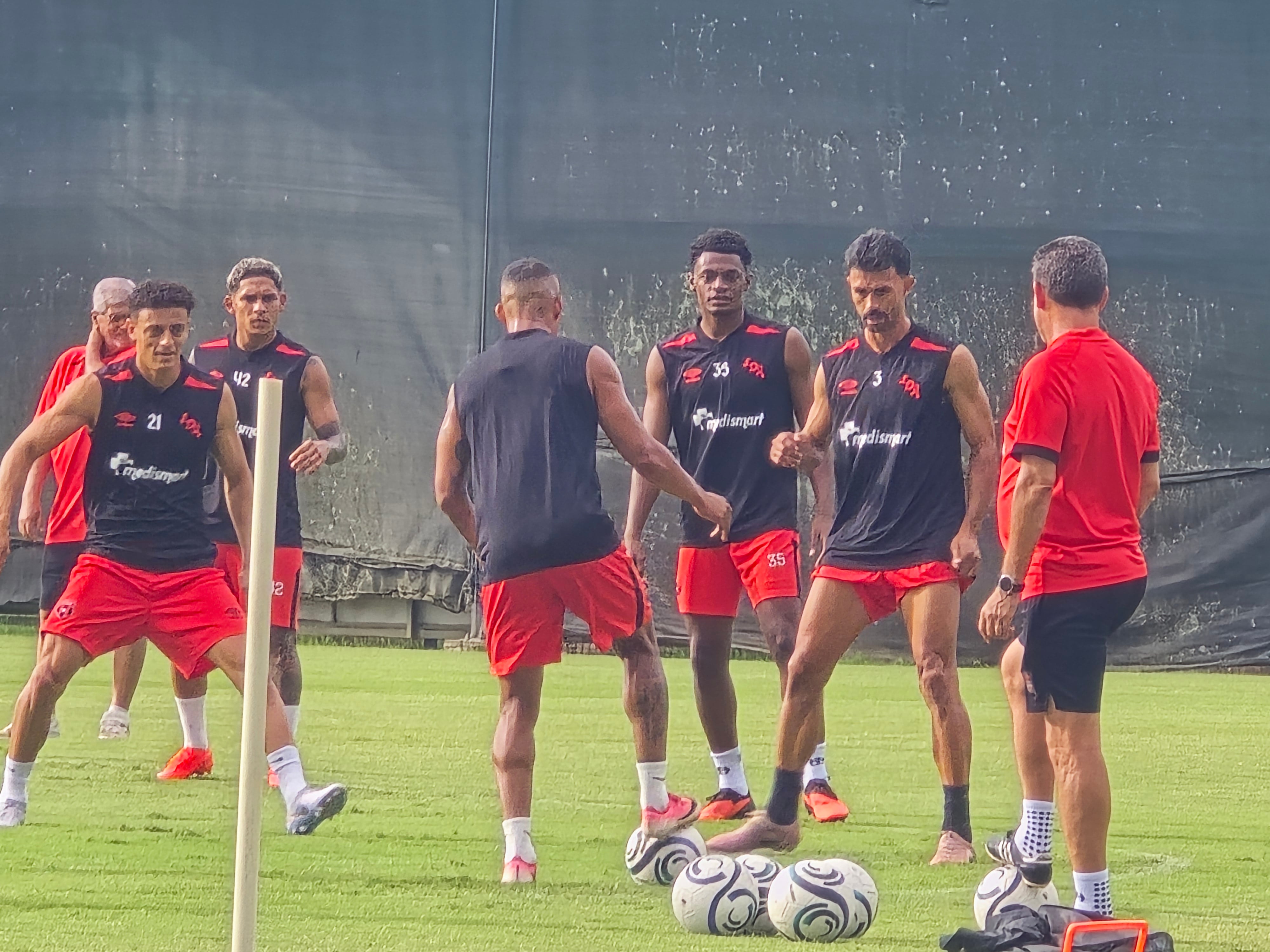 Giancarlo González está integrado de lleno a las prácticas de Liga Deportiva Alajuelense, como en los viejos tiempos.