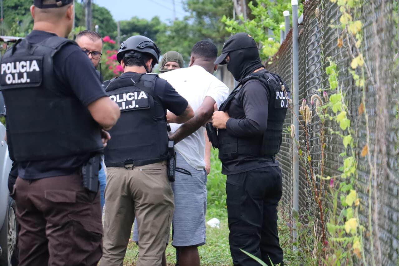 Un hombre de apelllidos Britton Anderson conocido como Negro, lideraba un grupo delictivo de Matina en Limón, que fue desarticulado este jueves por el OIJ y la fiscalía.