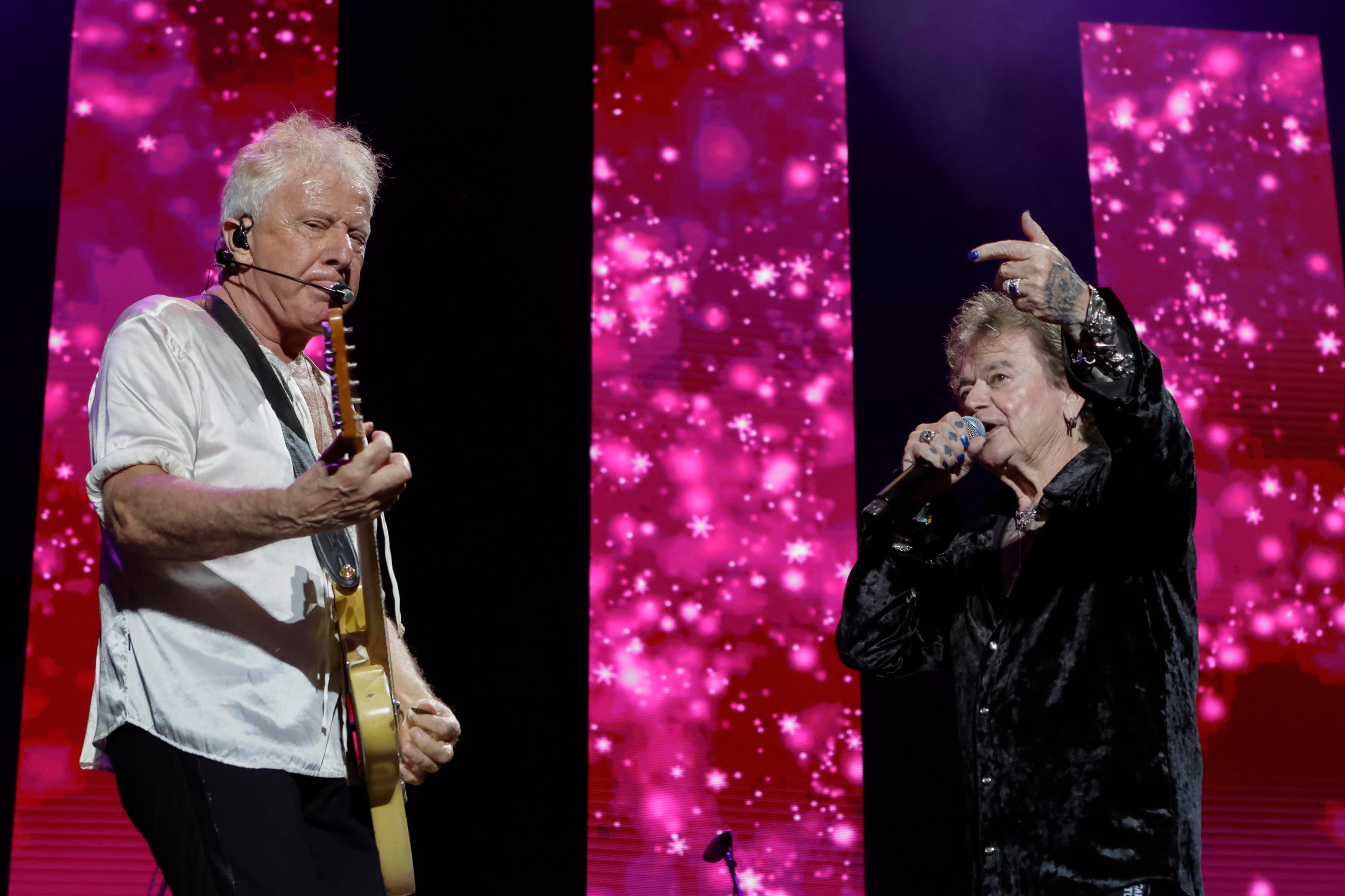 27/04/2024. Parque Viva. La Guácima de Alajuela. Hora: 08:00 p.m. El dúo australiano Air Supply ofreció un concierto este sábado en el anfiteatro Coca Cola de Parque Viva, ubicado en La Guácima de Alajuela, donde el telonero fue la Orquesta Filarmónica de Costa Rica. Fotos: Mayela López