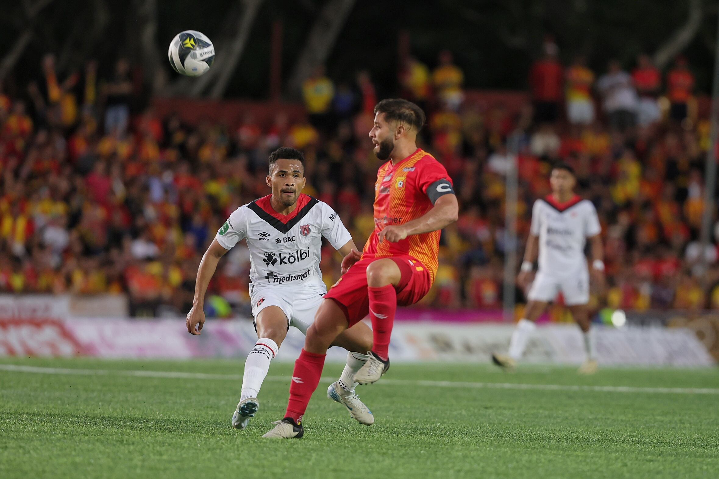 22/12/2024 / Juego entre Herediano vs Liga Deportiva Alajuelense por el partido de ida de la gran final del torneo Apertura de la Liga Promerica / foto John Durán