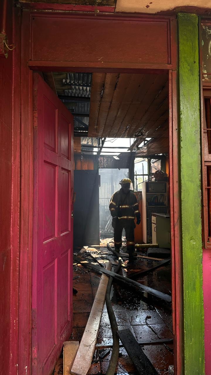 El incendio consumió gran parte de las viviendas ubicadas en Desamparados.