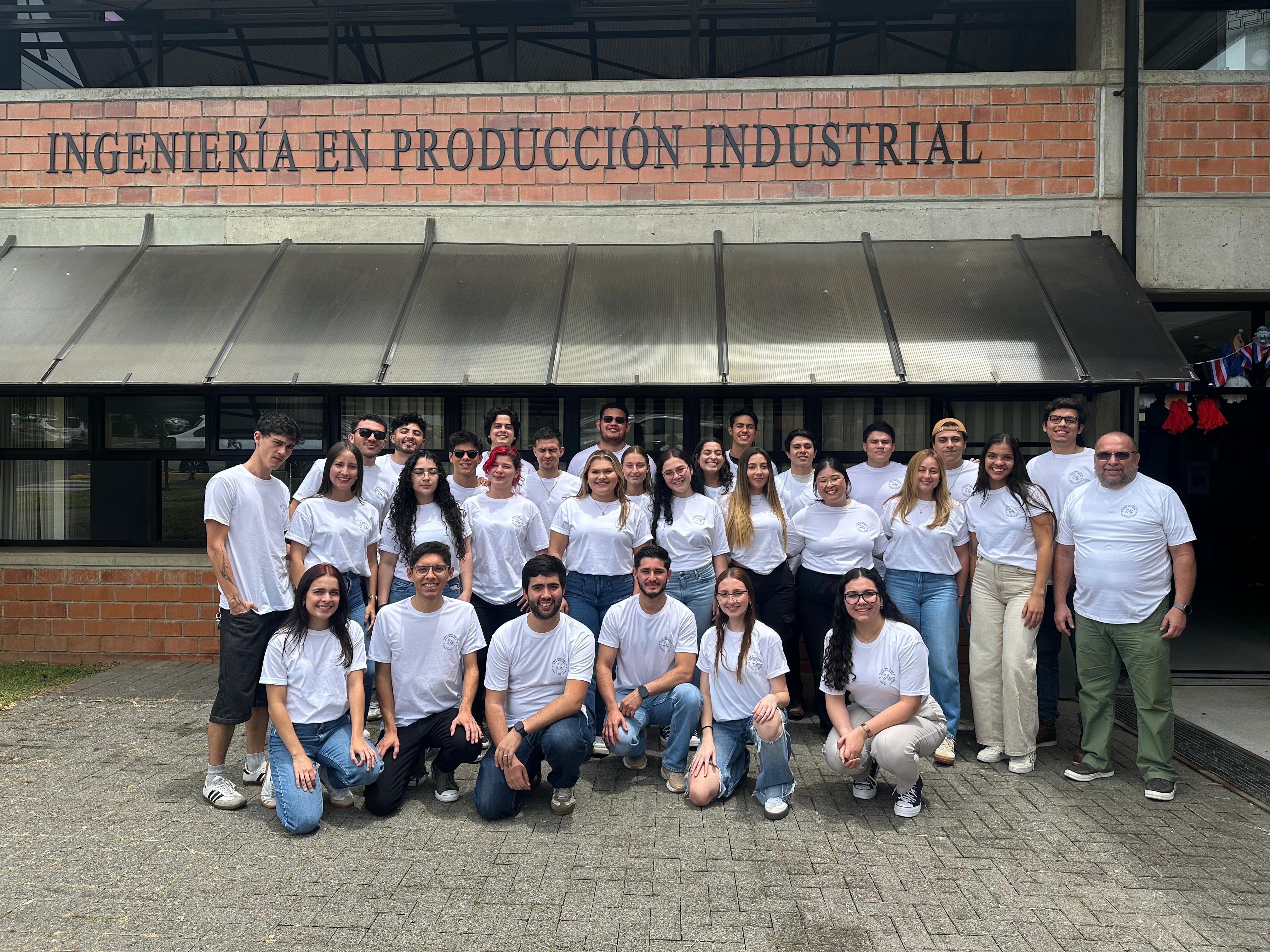 Un grupo de estudiantes del TEC busca apoyo para restaurar un puente en una comunidad indígena.