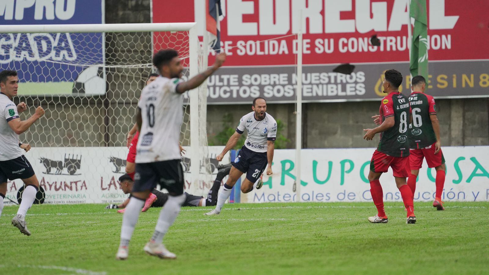 Marco Ureña anotó el gol del empate para Cartaginés ante Guanacasteca. Foto: Prensa CSC.