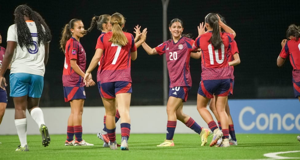 Nicole Hernández (20) festeja su anotación en el partido entre Anguila y la Selección de Costa Rica en la primera ronda del Torneo Clasificatorio de Concacaf.