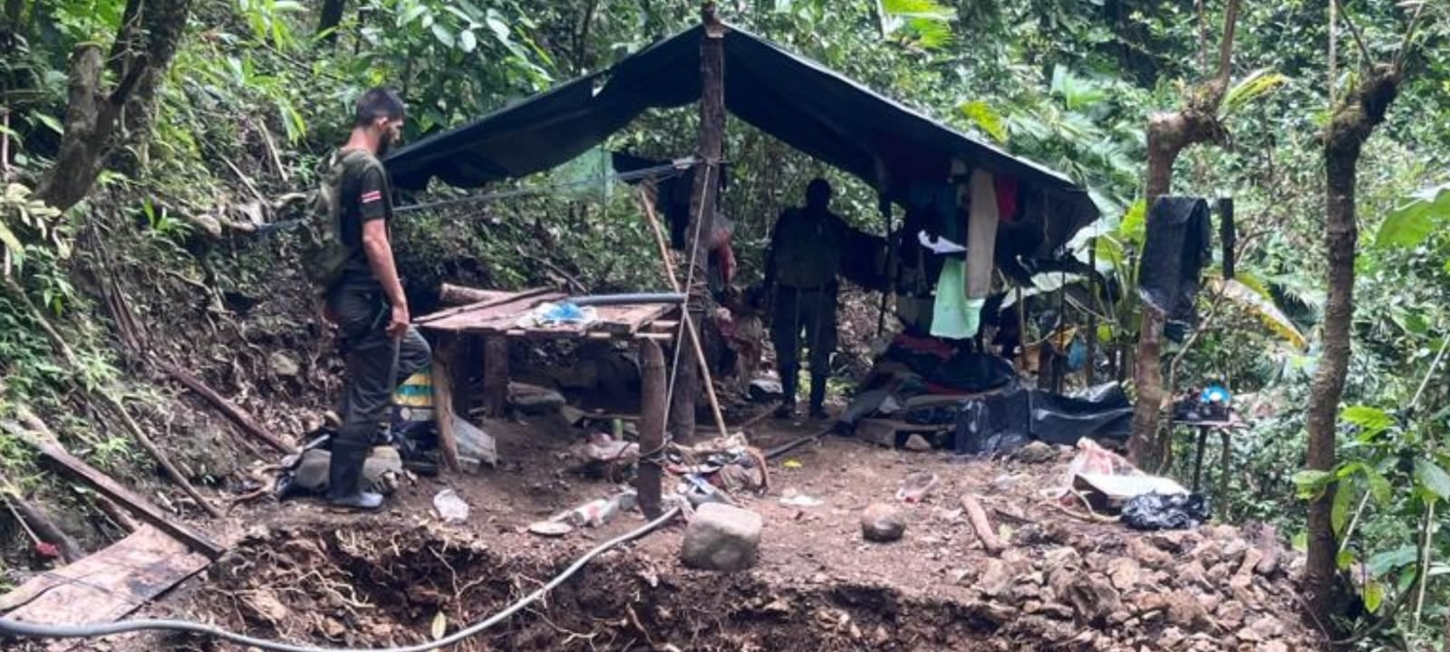 Policía destruyó un campamento de minería ilegal en Parque Nacional Corcovado