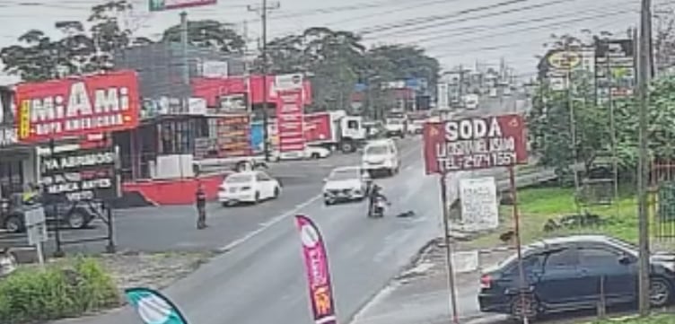 El motociclista fue embestido por un zopilote y perdió el control de su vehículo.
