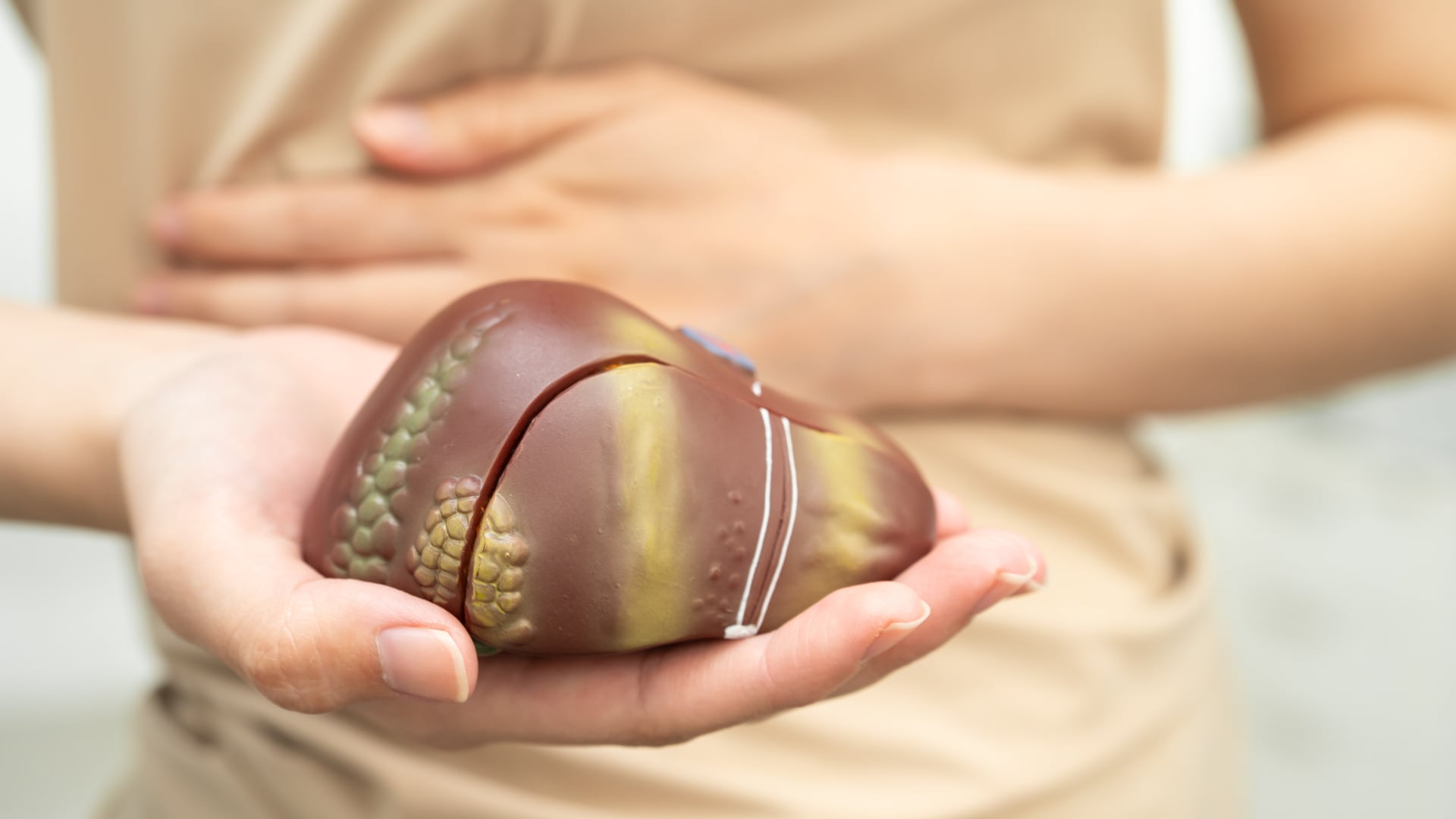 El hígado graso aumenta en la población. Médicos detallan hábitos clave que ayudan a frenar el daño hepático y reducir complicaciones severas.