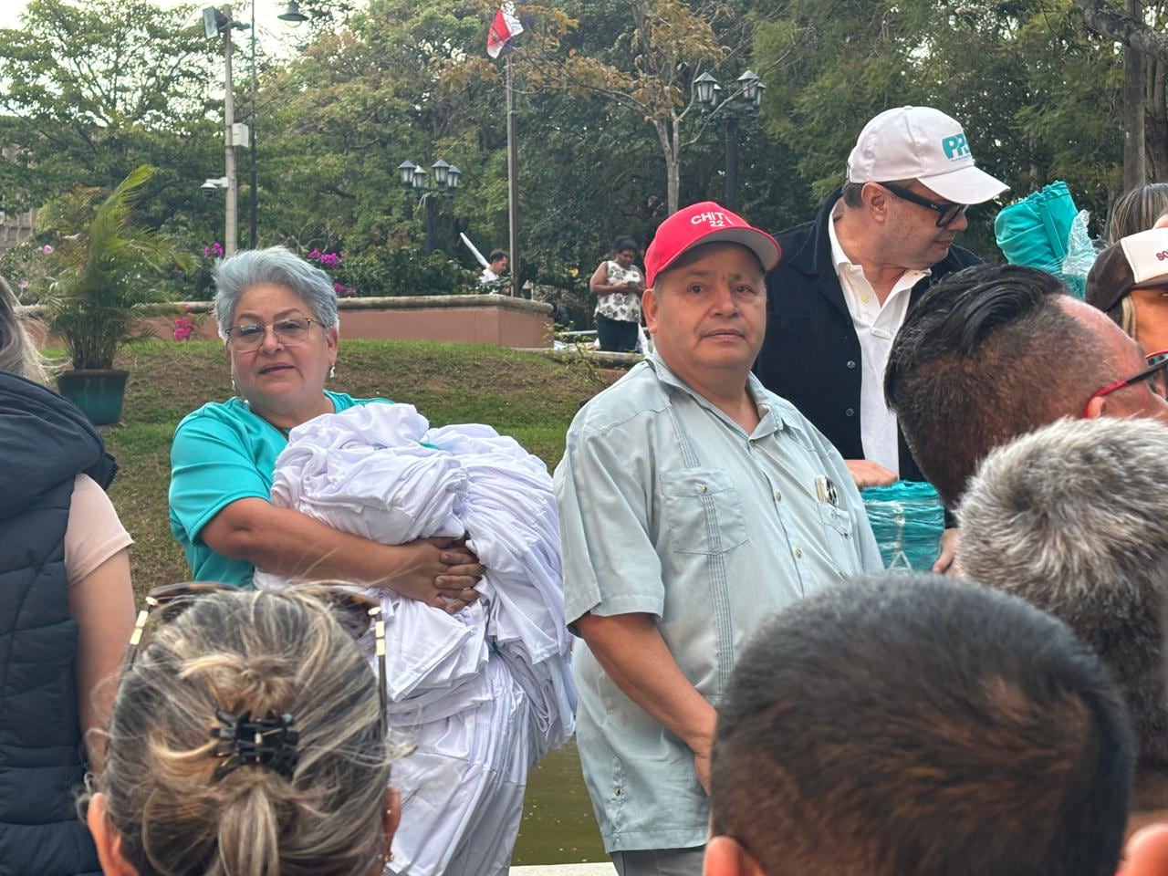 Freddy González, dirigente cooperativista inhabilitado para ejercer cargos públicos y coordinador de Logística de la campaña de Laura Fernández.