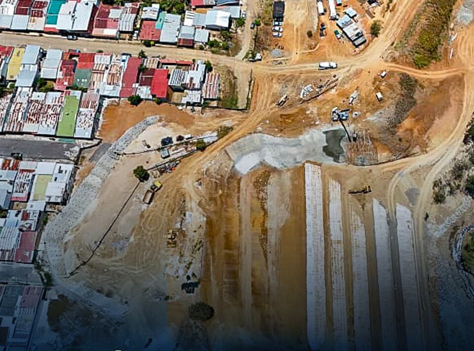 La urbanización Valladolid, Los Guido de Desamparados, comenzó a deslizarse en el 2017, hubo que invertir más de ¢2.820 millones y el avance está al 90%. Foto: CNE.