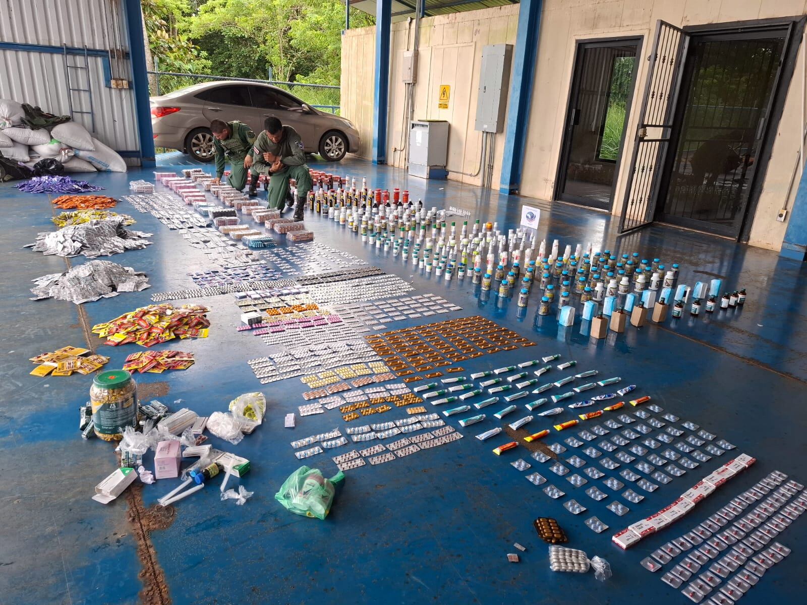 La Policía de Fronteras y el Ministerio de Salud realizaron en Los Chiles el decomiso de medicamentos ilegales más grande de la historia a una sola persona.