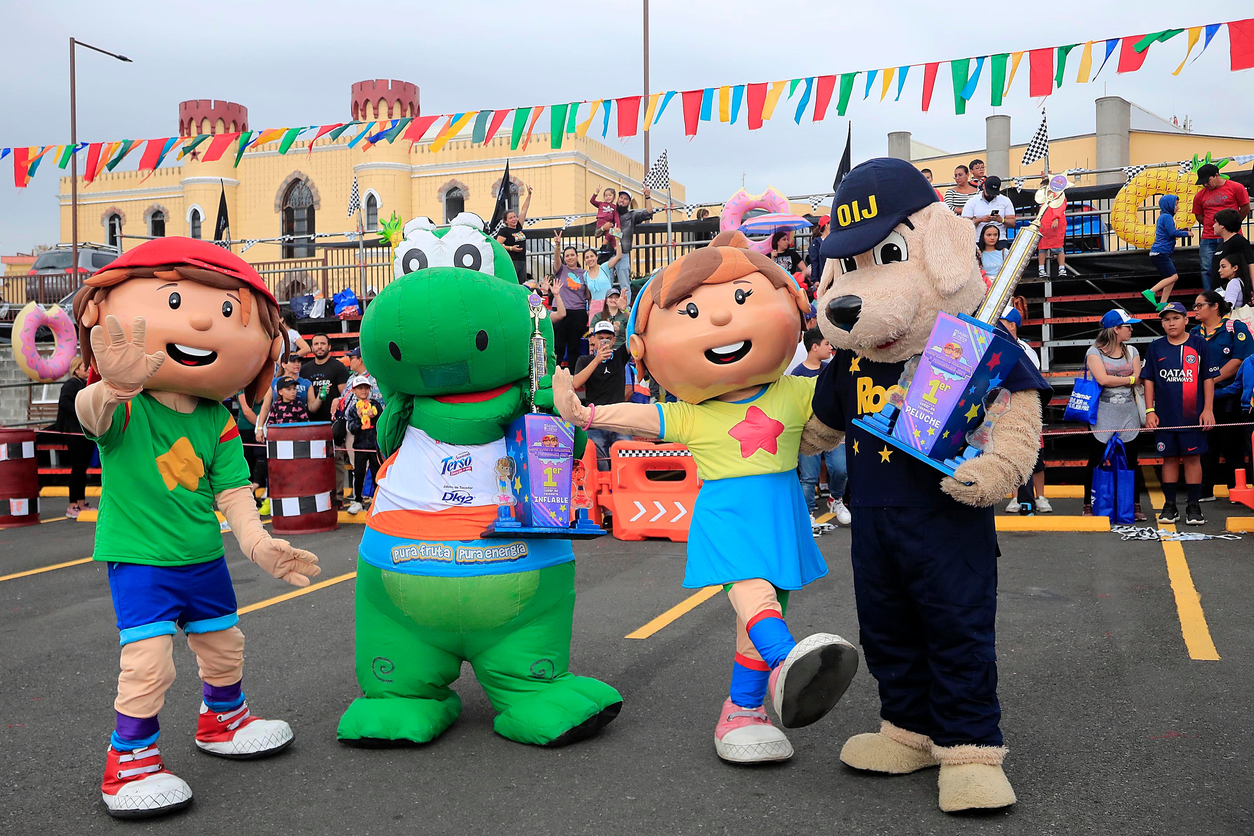 18/02/2024 Museo de los Niños, Parqueo C. Las familias disfrutaron, este domingo, del tradicional Campeonato Nacional de Personajes del Museo de los Niños 2024. Más de 25 personajes y botargas inflables y de peluche, de diferentes marcas, empresas e instituciones participaron en la competencia más divertida y colorida del año. Por segundo año, el evento se realizó en un espacio limitado, en formato estadio y con graderías donde el público disfrutó cómodamente sentado de todas las actividades.