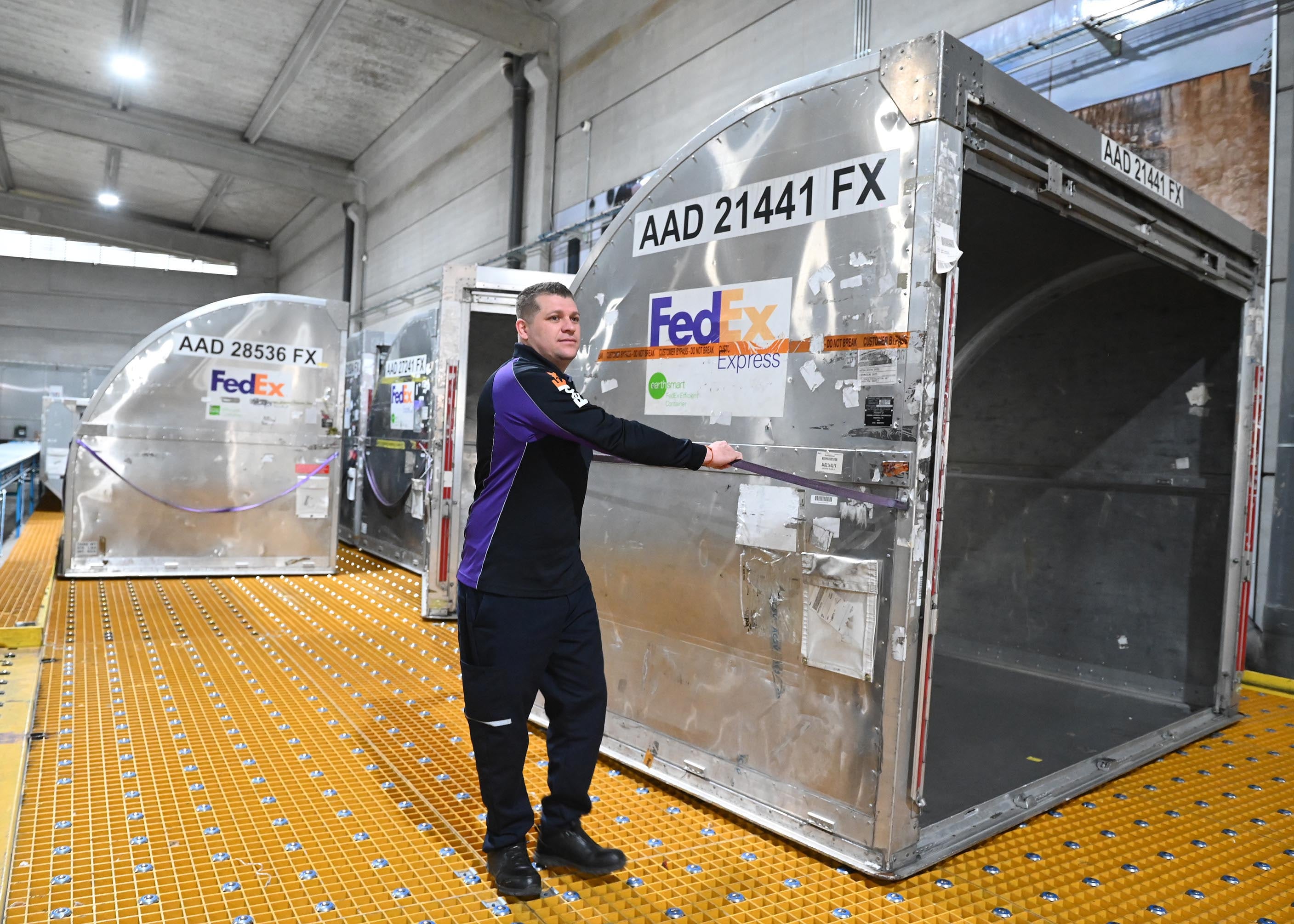 16 de octubre del 2025. Bodegas de FEDEX en Belén. Entrevista a Mauricio Barreto quién es el gerrente senior de Fedex en Costa Rica. Recorrido por algunas áreas del proceso de la compañia que cumple 25 años y está en notoria expansión debido al trasiego de dispositivos médicos. En la foto: Mauricio Barreto. Foto: Albert Marín.