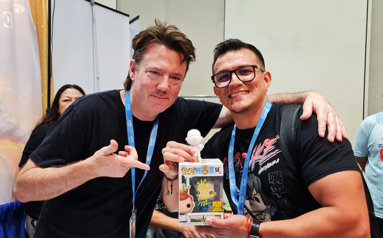 Mike Becker (izquierda) es uno de los tres fundadores de la empresa. Acá posa con el tico Willy Bautista, quien lo conoció en la San Diego Cómic-Con. Foto: Cortesía