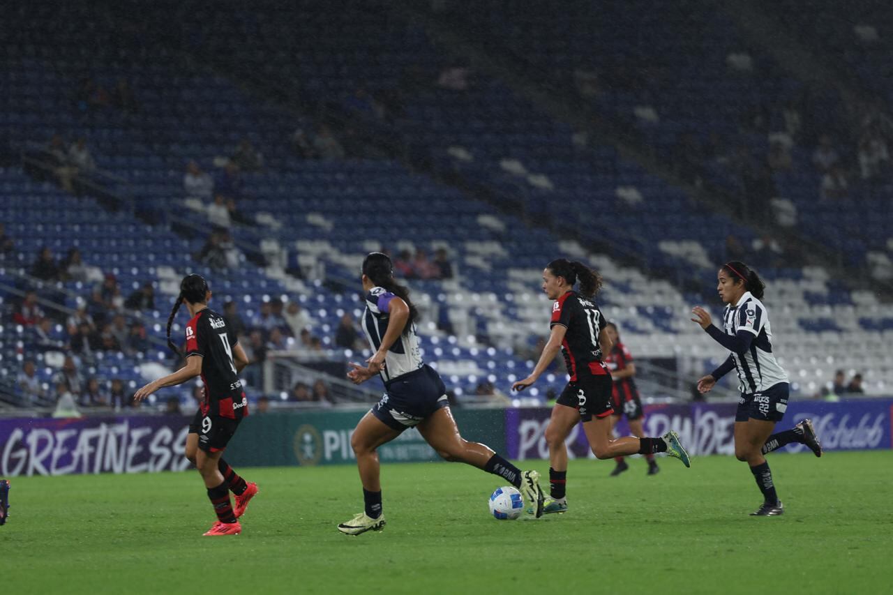 Las leonas de Liga Deportiva Alajuelense cayeron contra Monterrey, campeón del fútbol femenino mexicano.