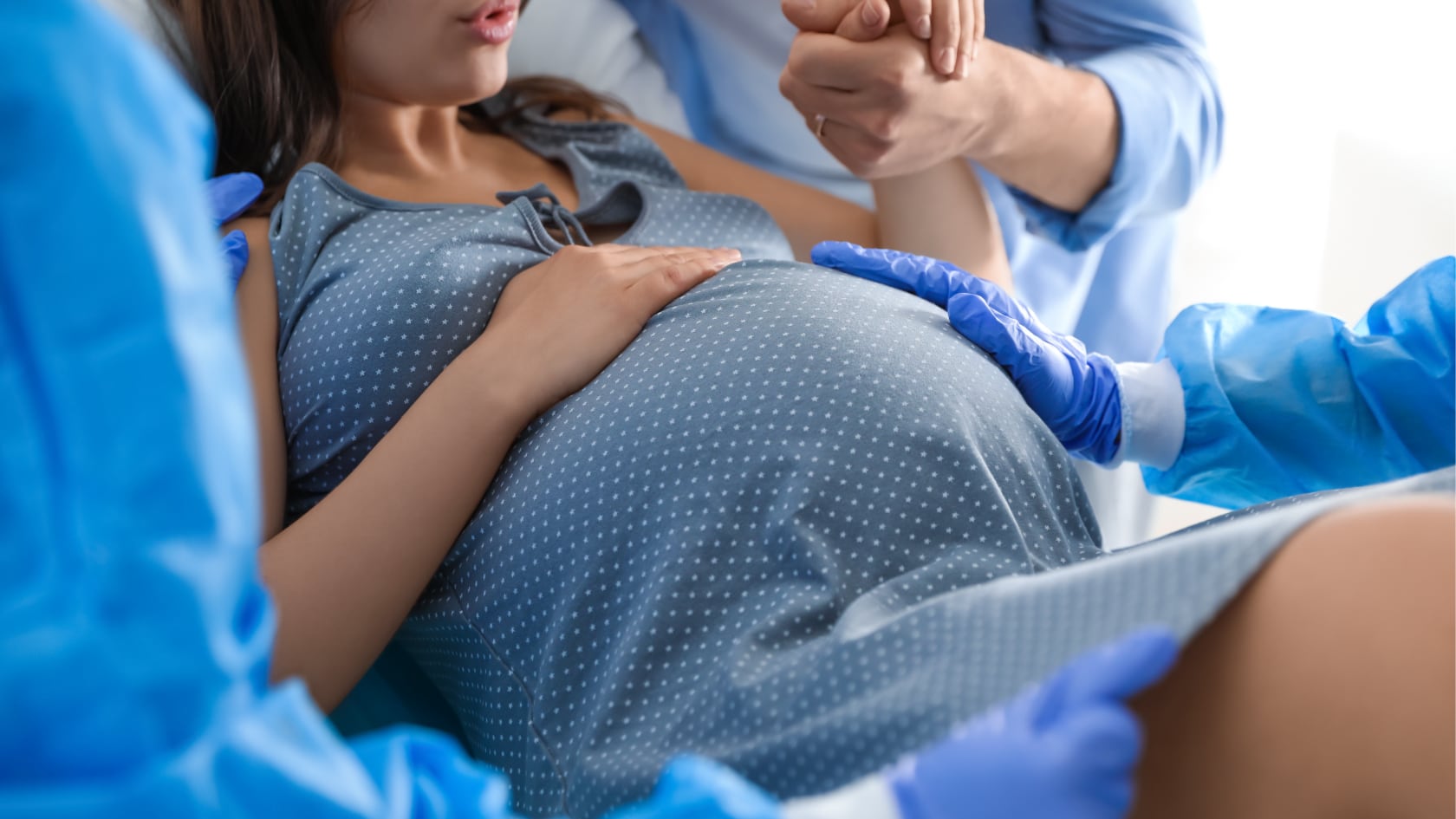 Un reencuentro inesperado salió a la luz cuando una mujer identificó en antiguas cartas escolares el nombre de la médica que años después atendió sus embarazos y partos.