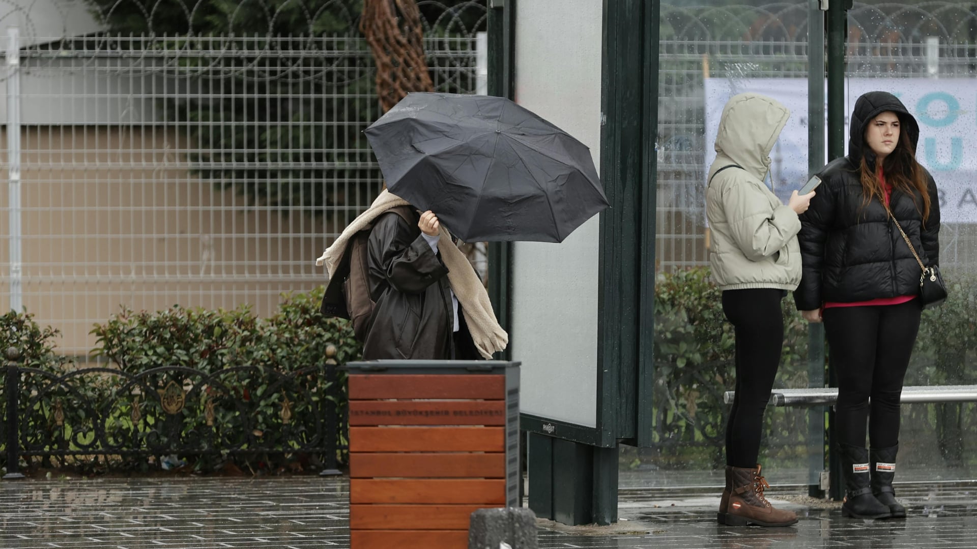 El IMN prevé lluvias en Limón y zona norte, mientras el Pacífico tendrá calor y ráfagas de viento.
