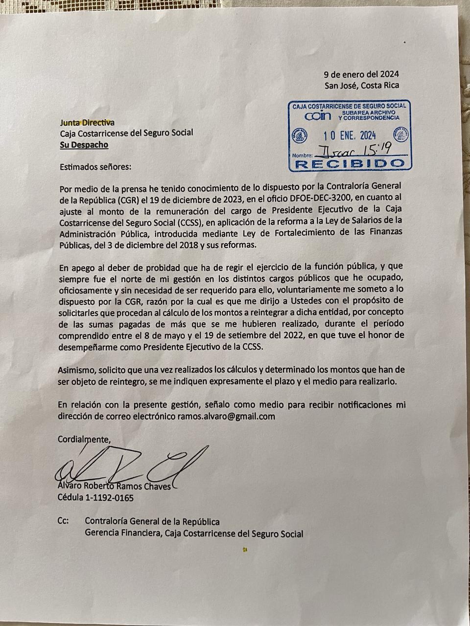 El candidato presidencial del PLN, Álvaro Ramos, reclamó que, pese a su insistencia, la CCSS no le permite devolver el dinero que recibió por sobresueldos.