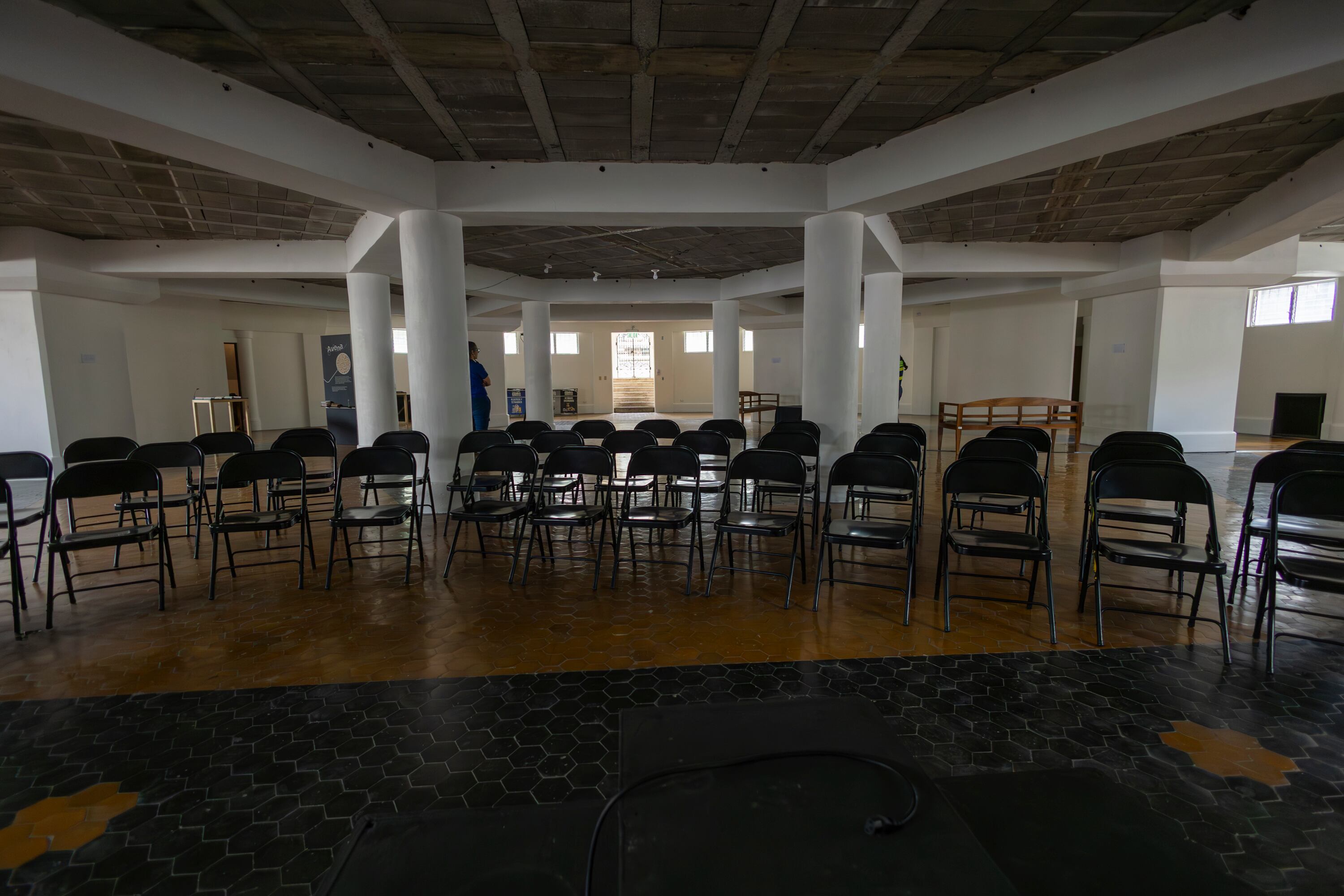 06/11/2024, San José, Parque Central, remodelación de la parte interna del Kiosco en el Parque Central.