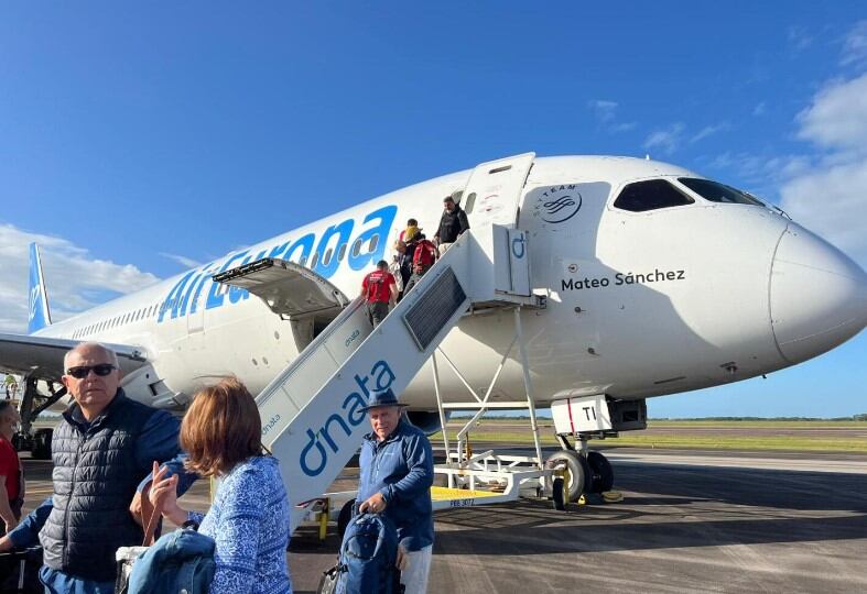 Vuelo desde Madrid con destino a Montevideo fue desviado a Brasil por fuertes turbulencias; hay varios heridos