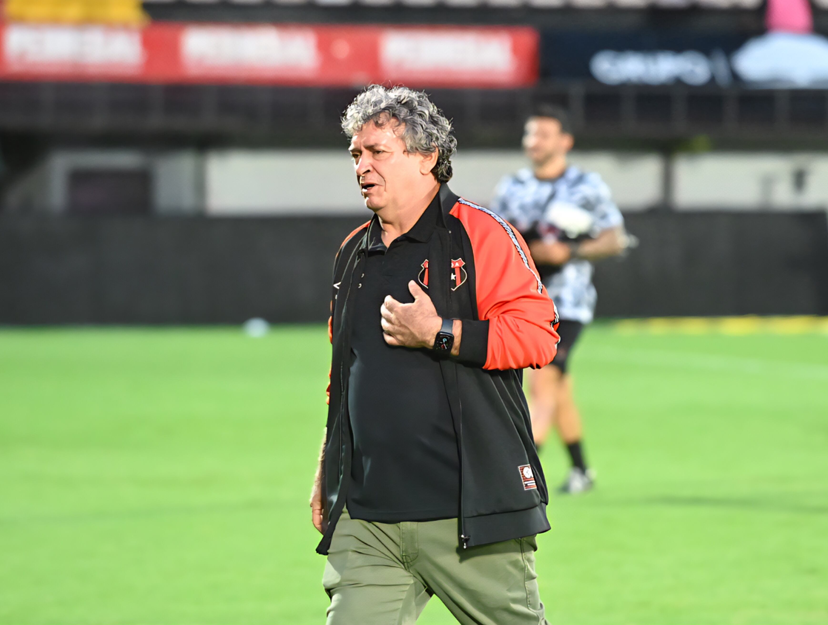 03 de agosto del 2025. Estadio Alejandro Morera Soto. 18:00 hrs. Jornada 2 del Torneo de Apertura 2025 del Campeonato Nacional de fútbol de Primera División. La Liga Deportiva Alajuelense (LDA) enfrenta como local al Guadalupe F.C. En la foto: Ambiente previo al juego, directores técnicos Oscar Ramírez y Fernando Palomeque, acciones del juego. Foto: Albert Marín.