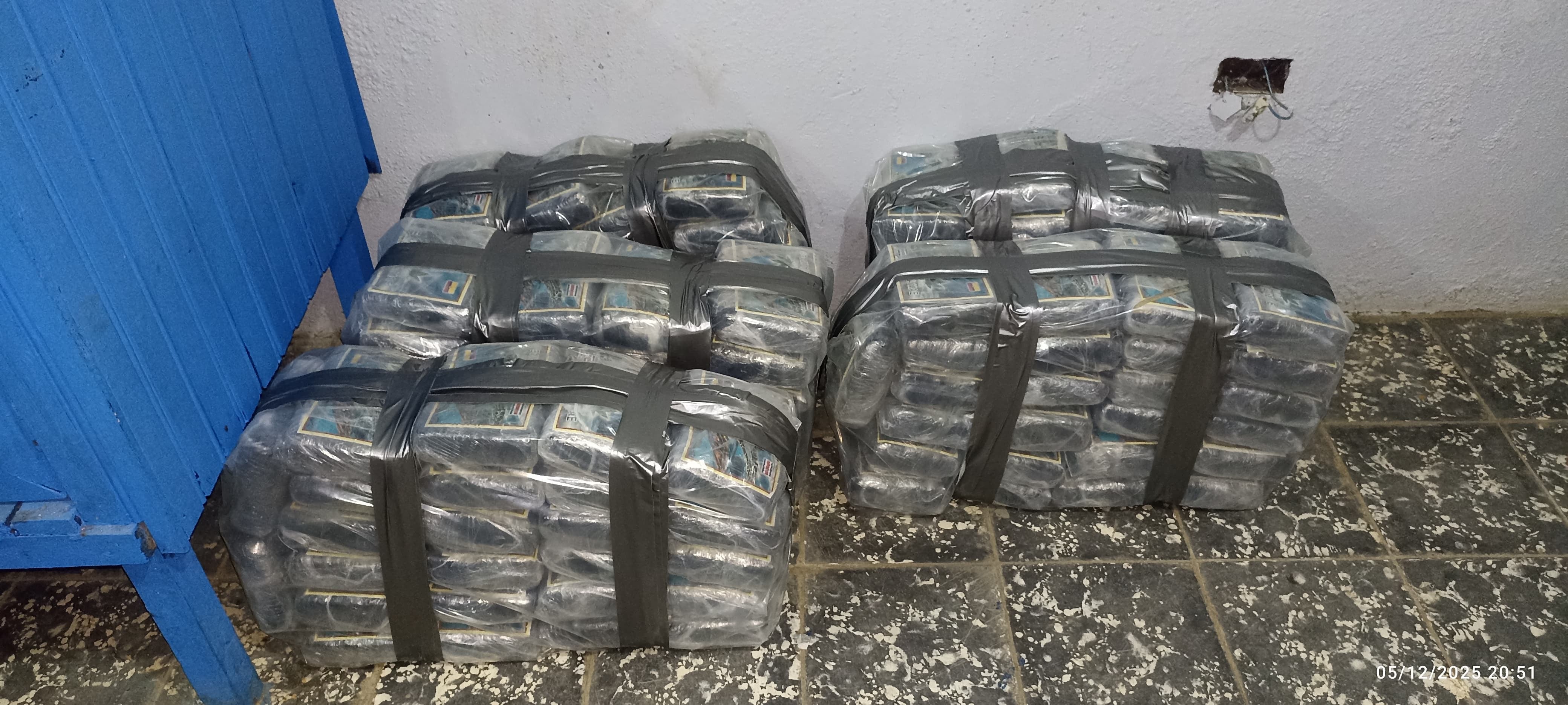 Tras la revisión del automotor de encontraron 500 paquetes ocultos en dos compartimentos del vehículo.