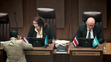 Mayuli Ortega, presidenta del PPSO, asegura que investigan dentro del partido cómo llegó chino-tico a celebración del triunfo electoral de Laura Fernández