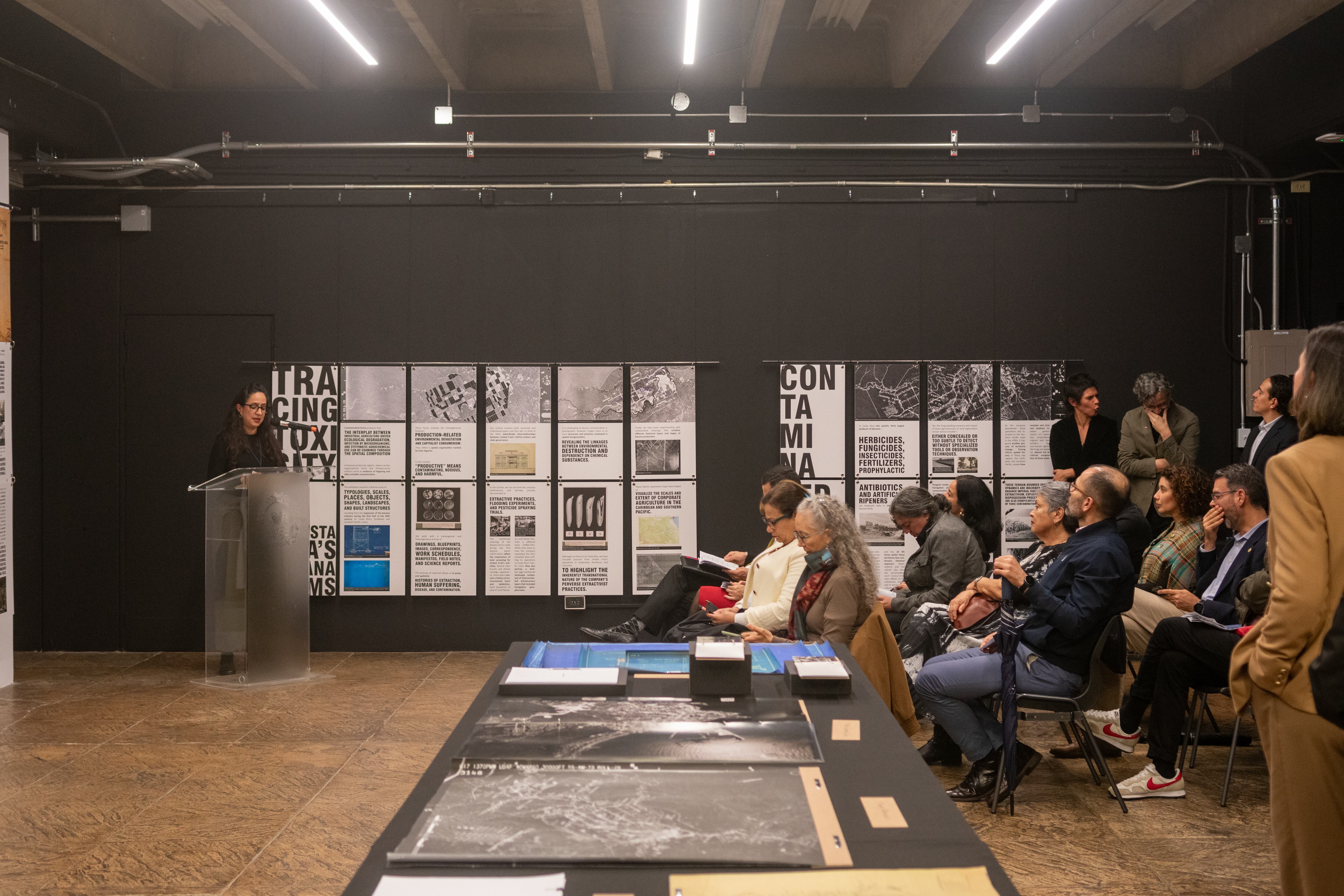 La exposición 'Formas Contaminadas: Toxicidad oculta en las fincas bananeras de Costa Rica. 1890-1950' incluye charlas y visitas guiadas. Foto: Sebastián Pelz.