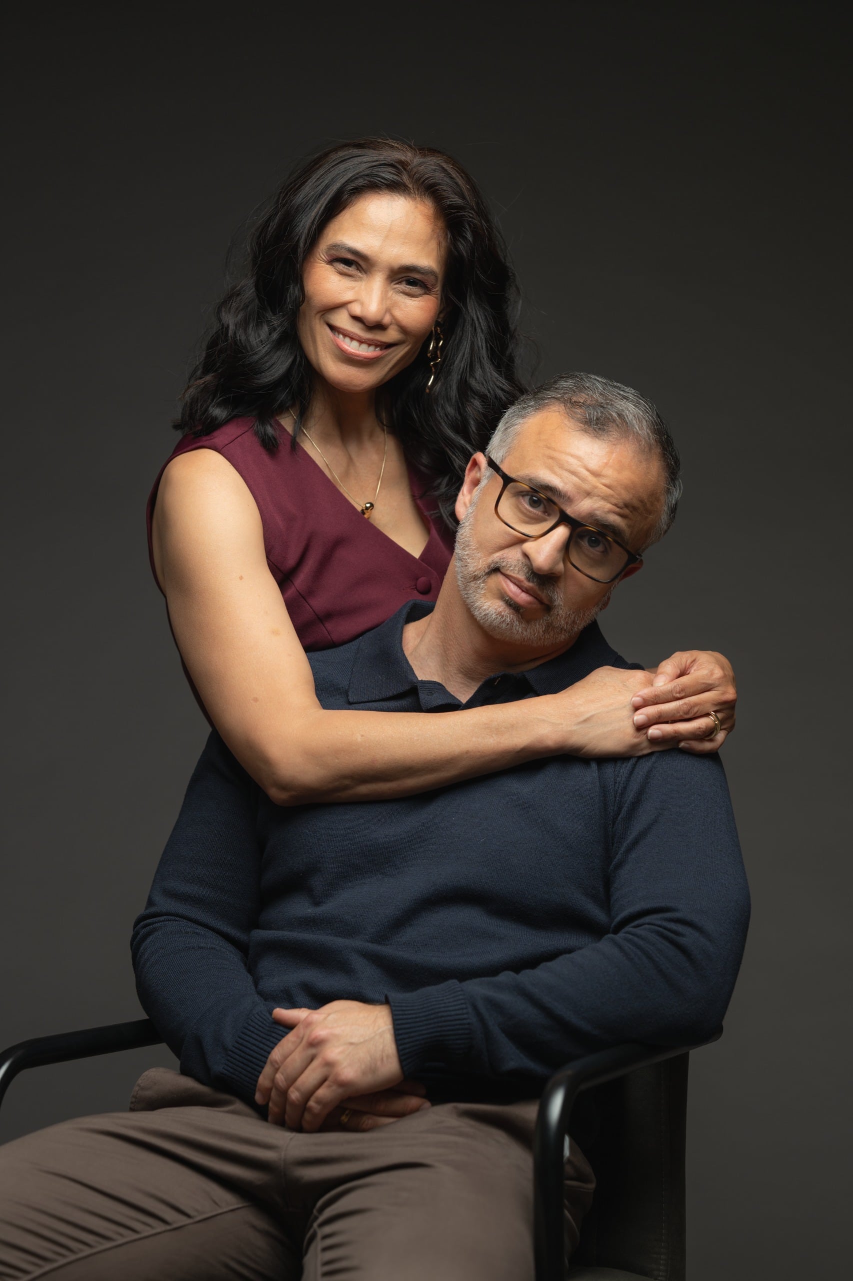 Mario Chacón y Michelle Jones son una de las parejas que se verán expuestas al conflicto y el humor en 'Bajo terapia'.