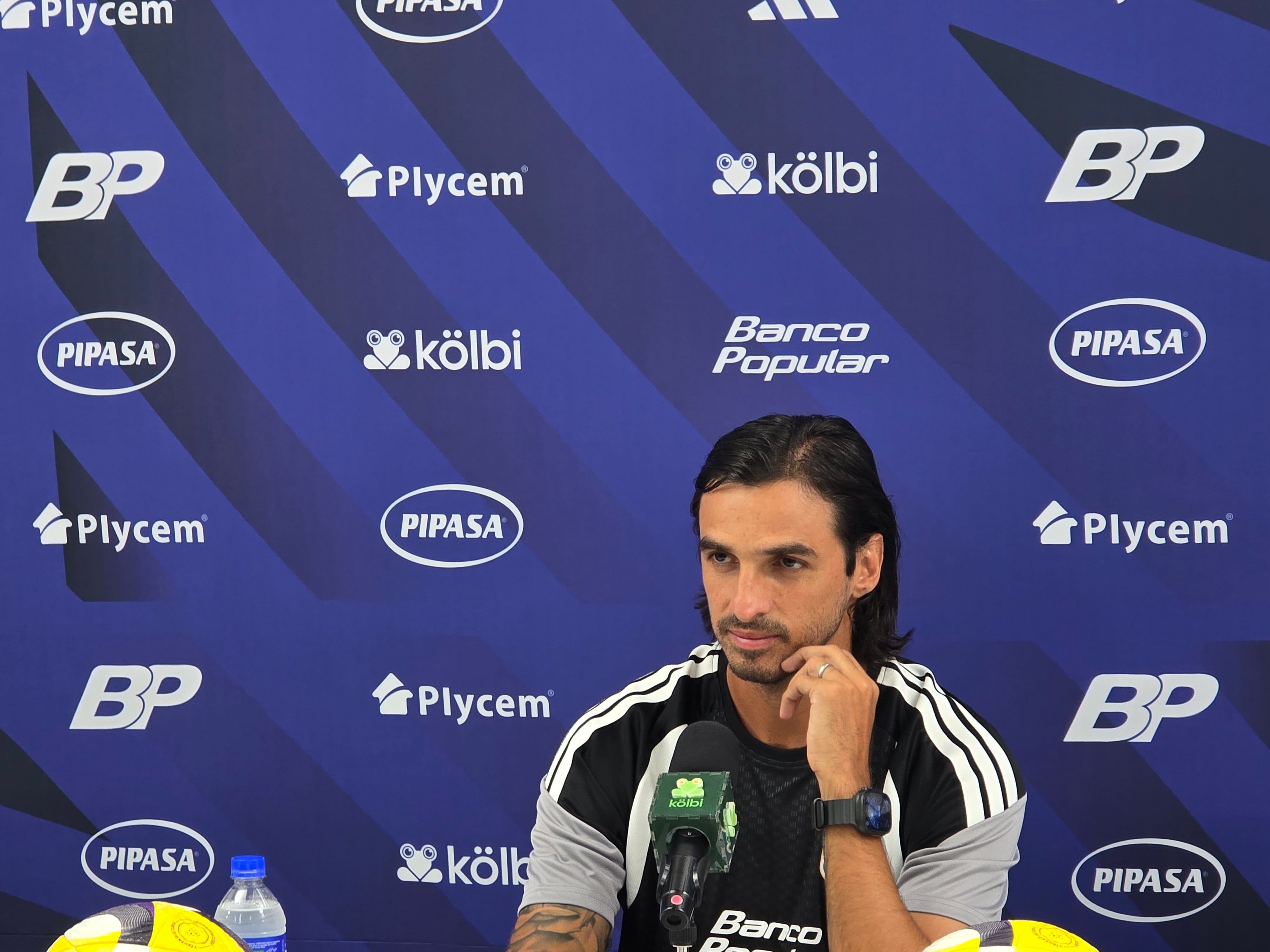 Bryan Ruiz analizará después del domingo si quiere que su nombre sea tomado en cuenta para el puesto de técnico permanente de la Selección de Costa Rica.