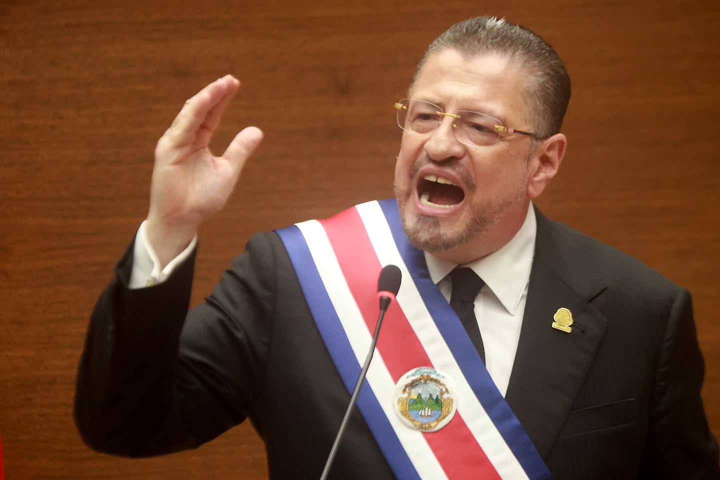 Rodrigo Chaves hace llamado a oposición a no ser ‘obediente’, sino patriótica