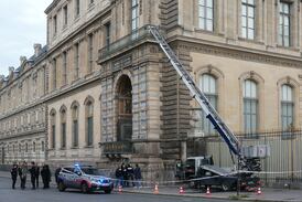 Imputan y encarcelan a dos hombres detenidos por el robo en el Louvre