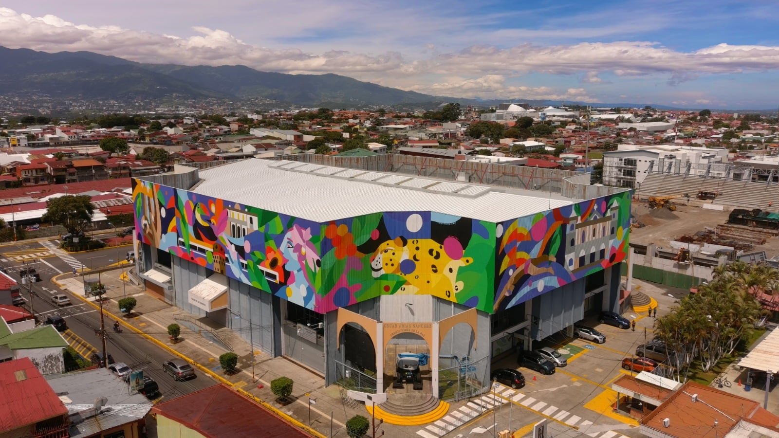 El 6 de agosto del 2025 la Comisión de Cultura de la Municipalidad de Heredia tomó hoy la decisión de quitarle el nombre Oscar Arias al Palacio de los Deportes.